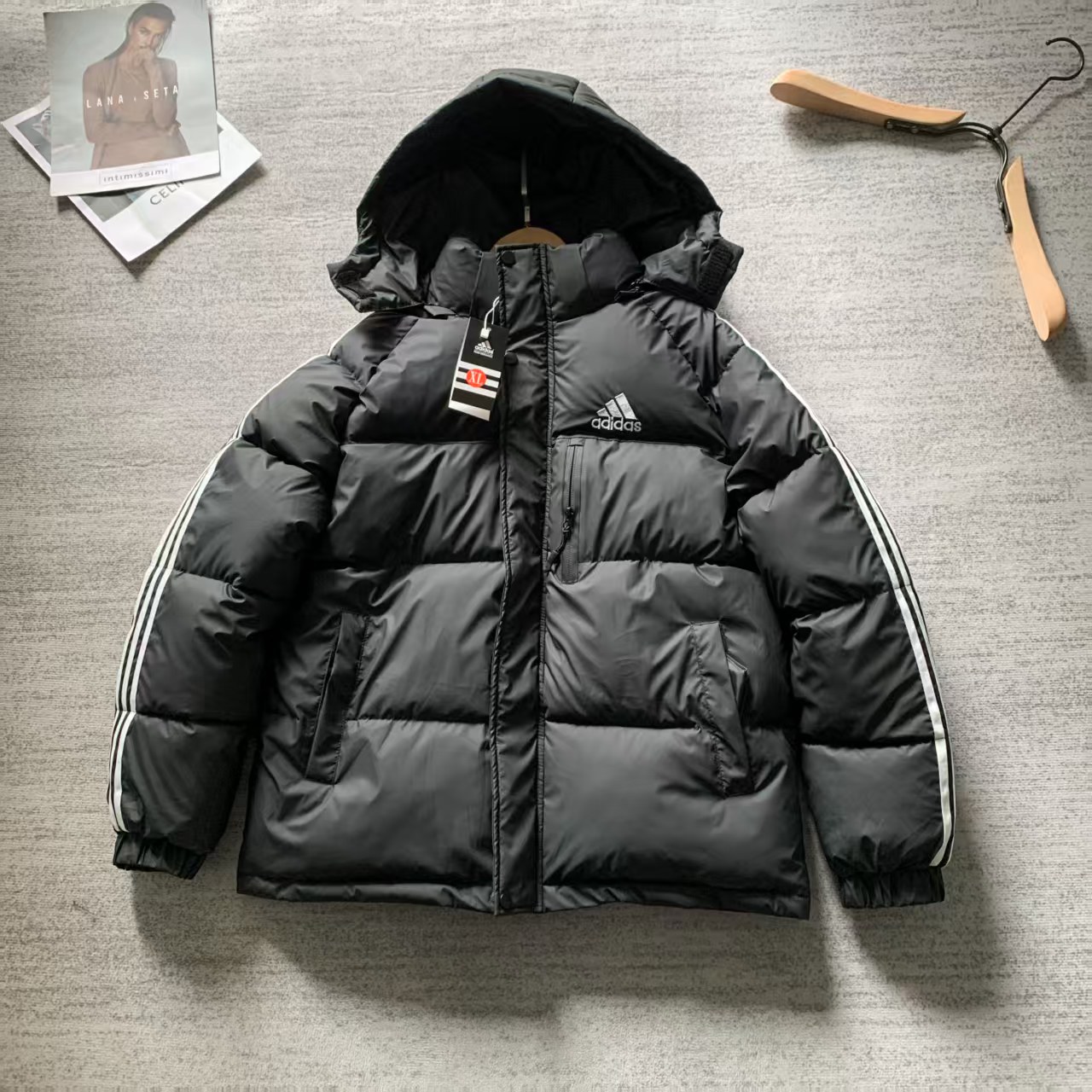 adidas ダウンジャケット パフジャケット 3本線デザイン 通勤カジュアル ブラック ポリエステル