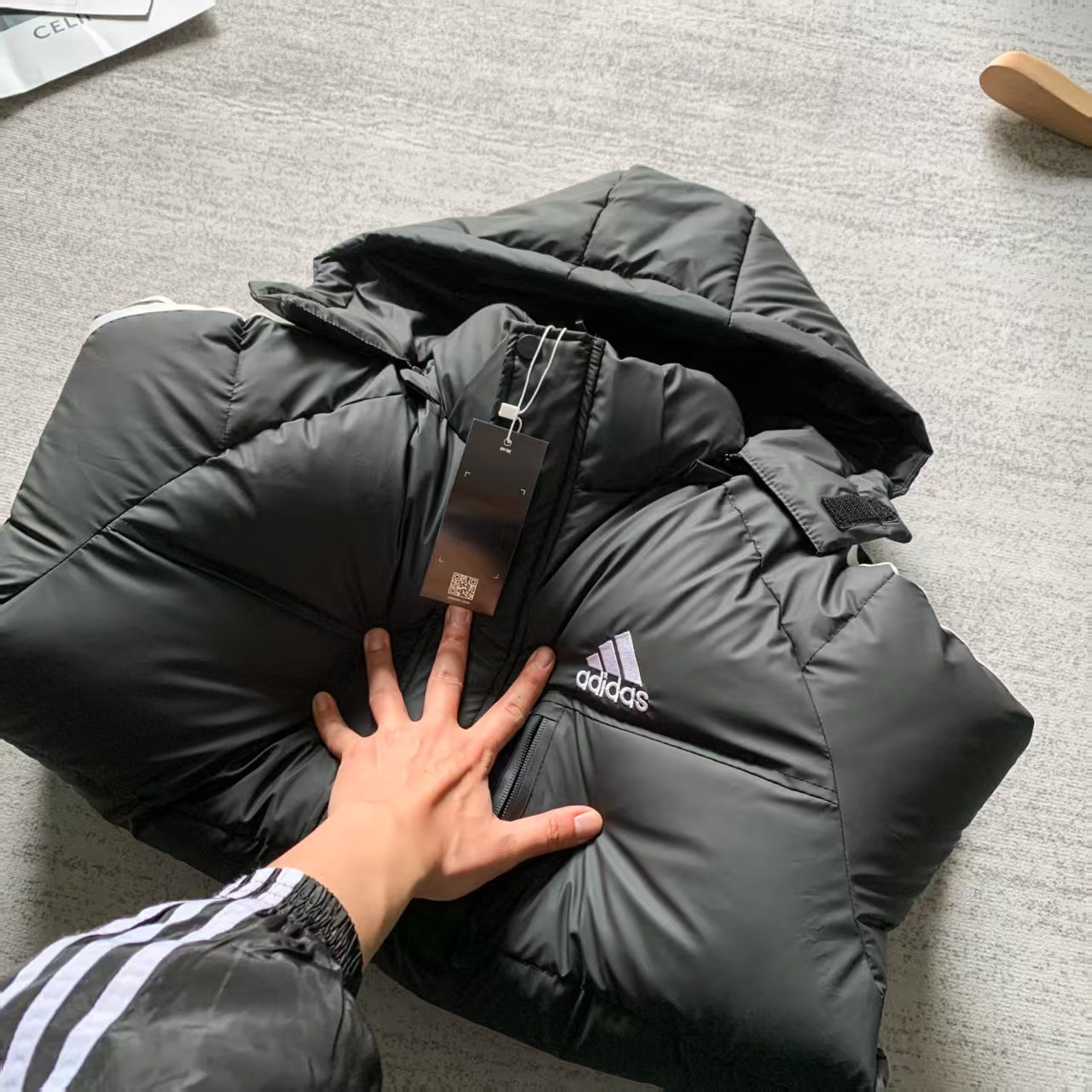 adidas ダウンジャケット パフジャケット 3本線デザイン 通勤カジュアル ブラック ポリエステル - 画像 5