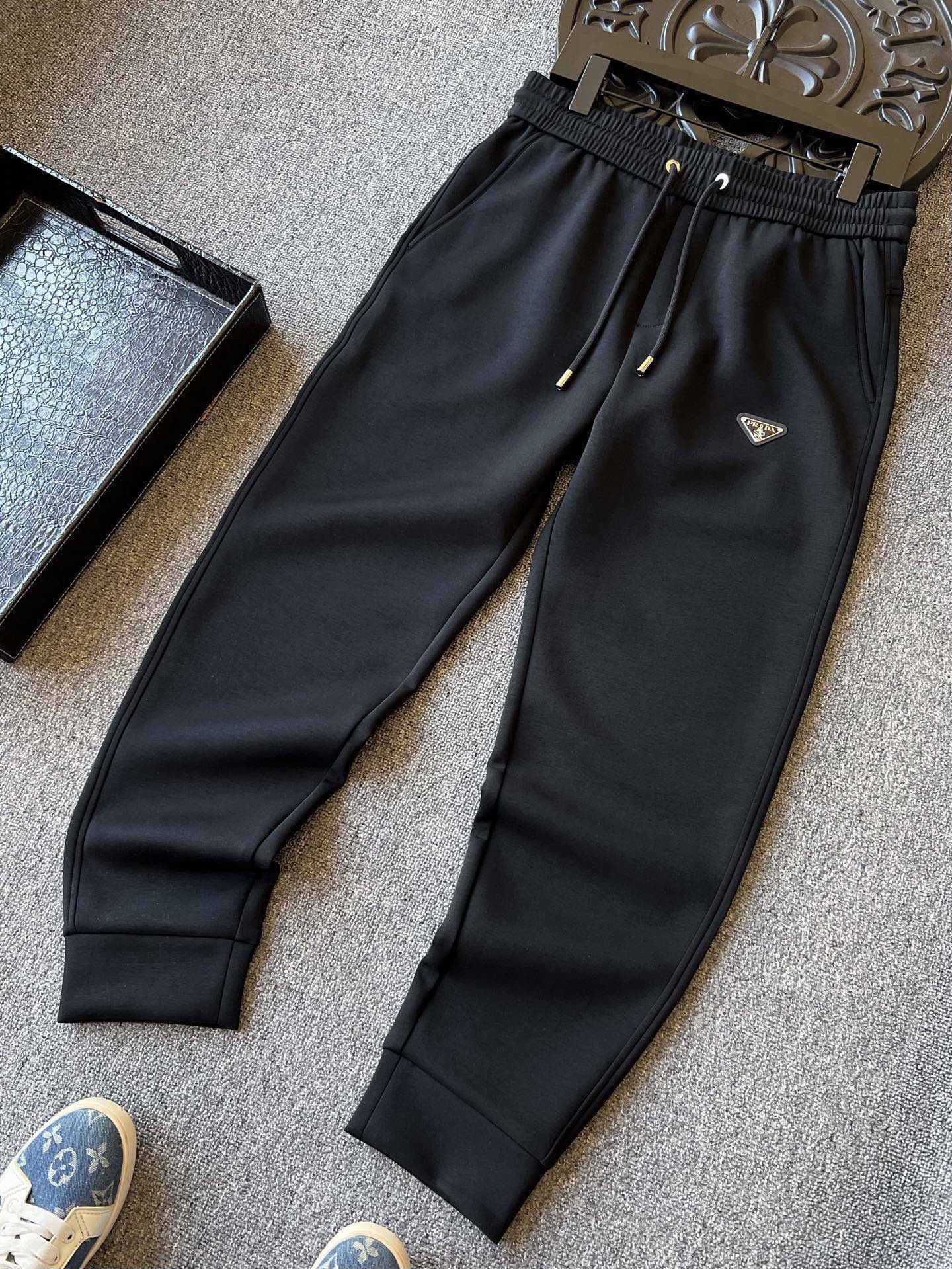 PRADA トロピカルパンツ メンズ 伸縮性 スウェット ブラック - 画像 4