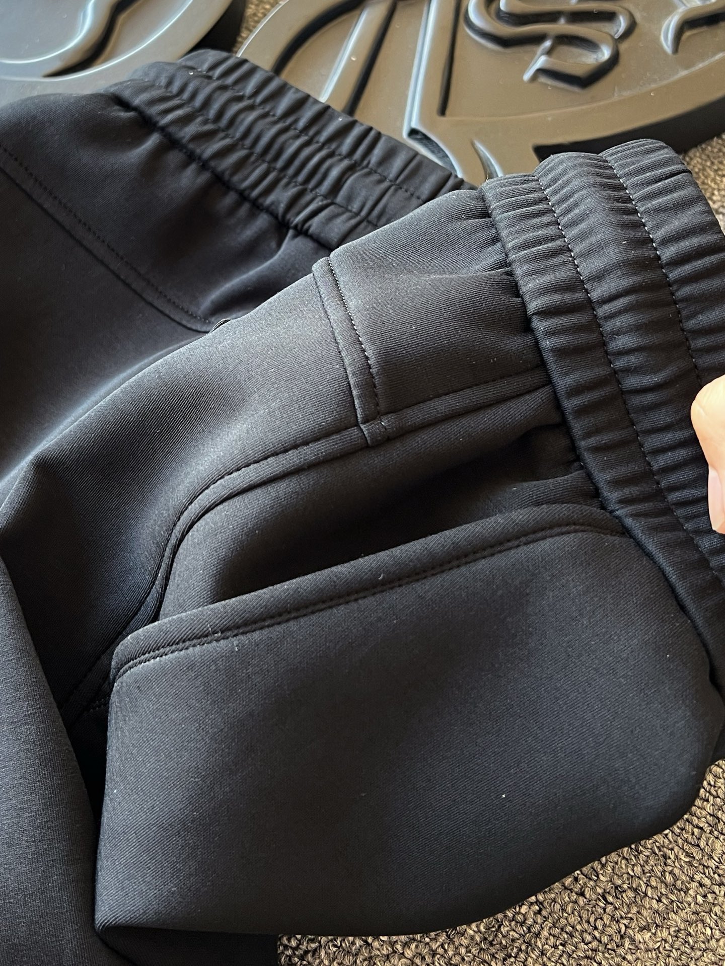 PRADA トロピカルパンツ メンズ 伸縮性 スウェット ブラック - 画像 6