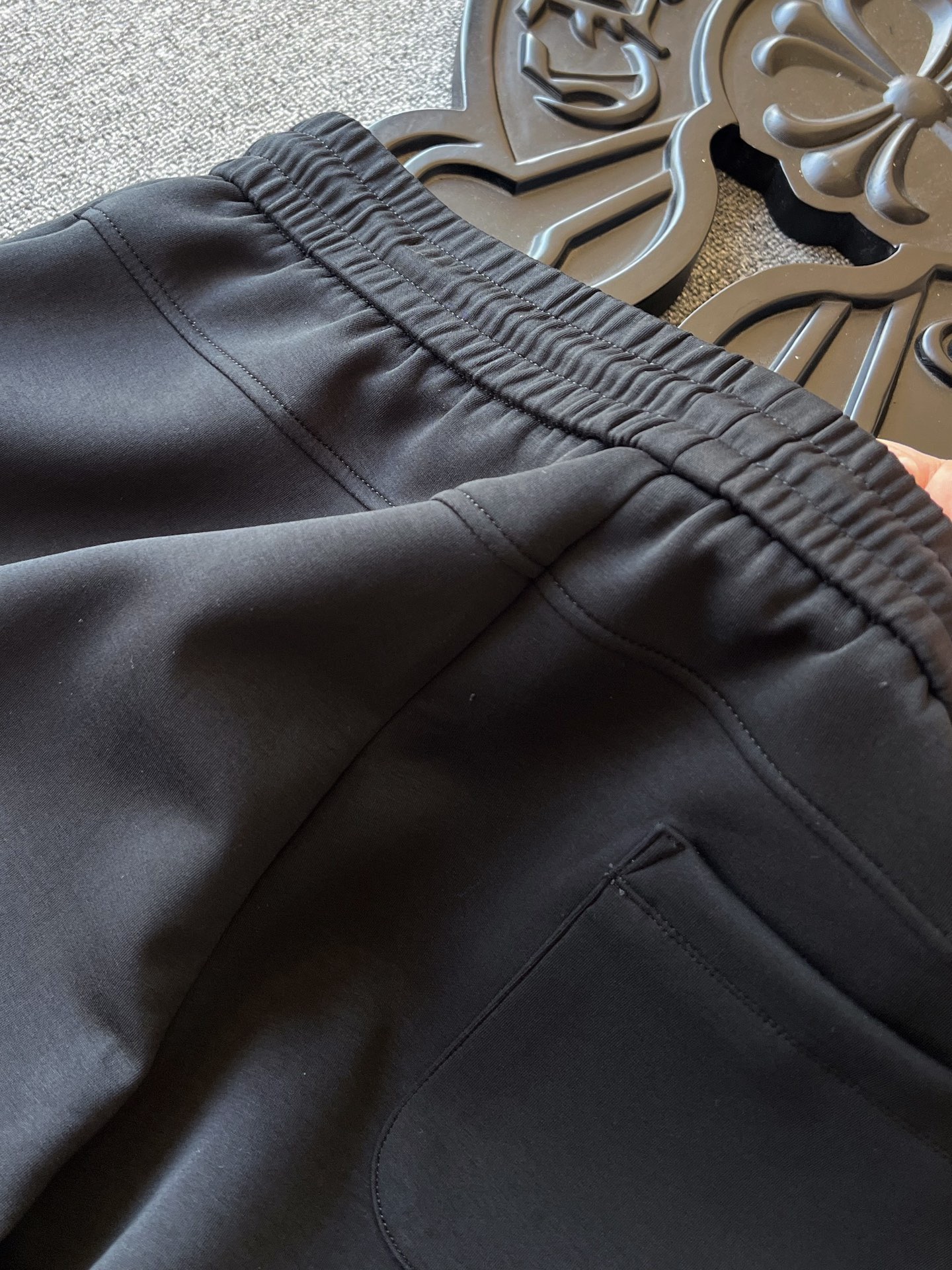 PRADA トロピカルパンツ メンズ 伸縮性 スウェット ブラック - 画像 7