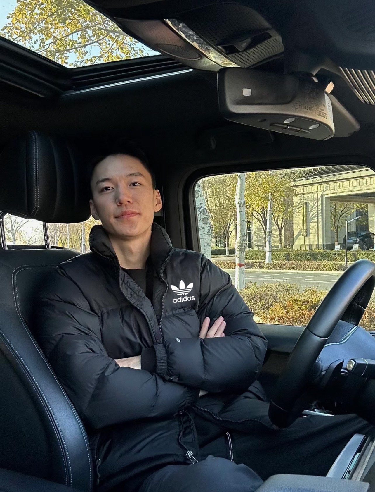 adidas ダウンジャケット パuffer フード付き 防風防水 YKKファスナー ブラック - 画像 2