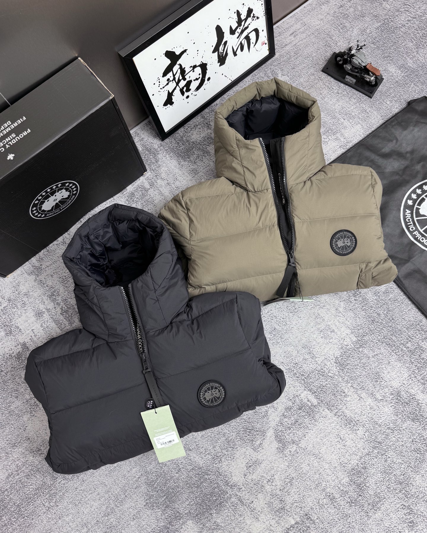 CANADA GOOSE ダウンジャケット ミニサイズ 防寒 通勤 ブラック ベージュ - 画像 4