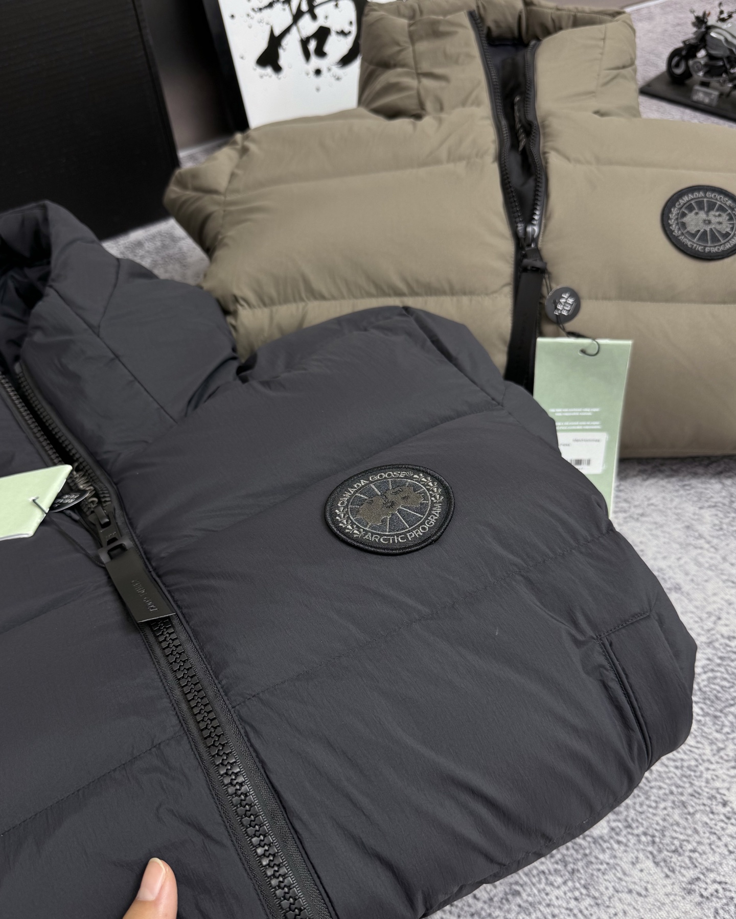 CANADA GOOSE ダウンジャケット ミニサイズ 防寒 通勤 ブラック ベージュ - 画像 5