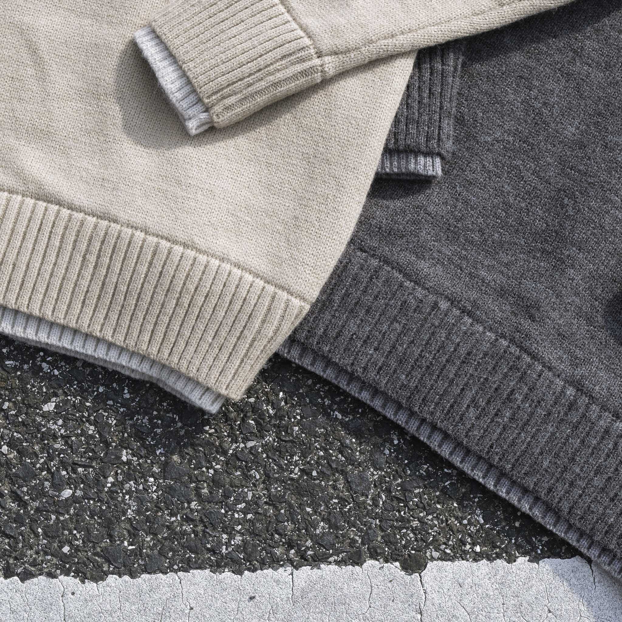 PRADA セーター ブレンドクルーネック カジュアル 2WAY ロゴ刺繍 ネイビー/ベージュ レザー - 画像 4