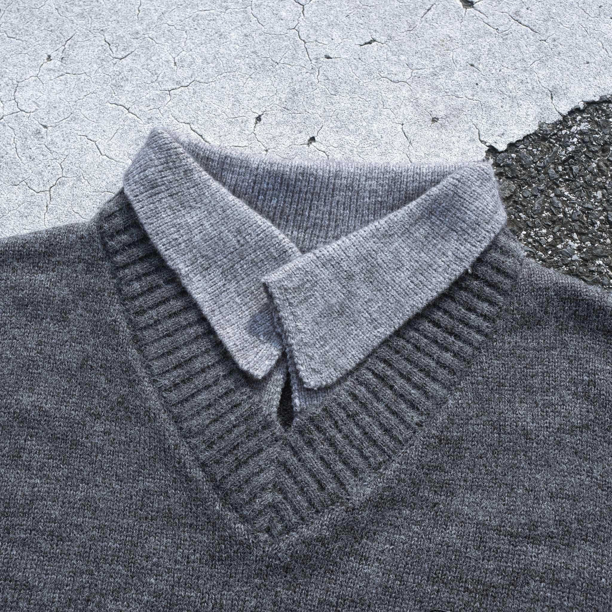 PRADA セーター ブレンドクルーネック カジュアル 2WAY ロゴ刺繍 ネイビー/ベージュ レザー - 画像 5