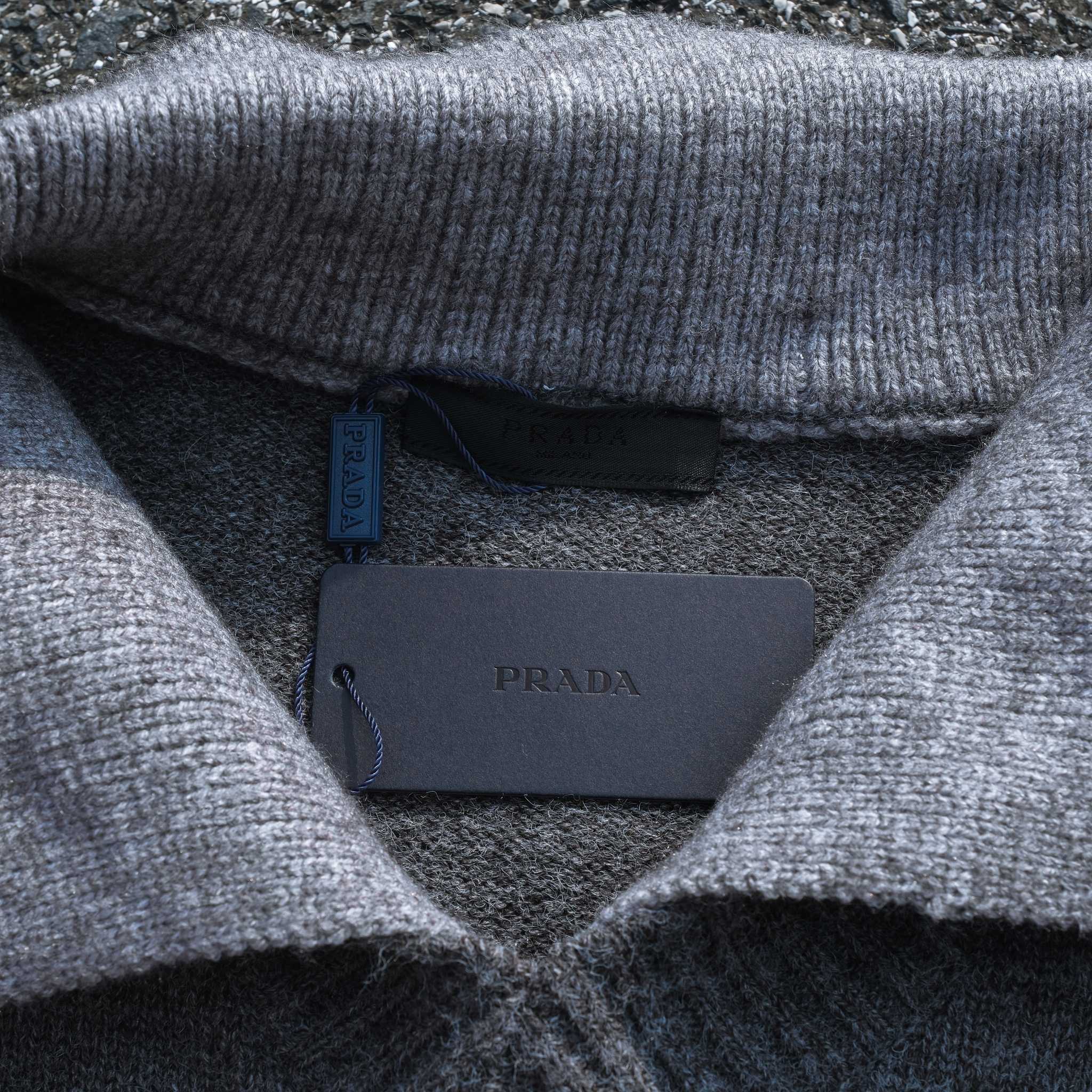 PRADA セーター ブレンドクルーネック カジュアル 2WAY ロゴ刺繍 ネイビー/ベージュ レザー - 画像 7