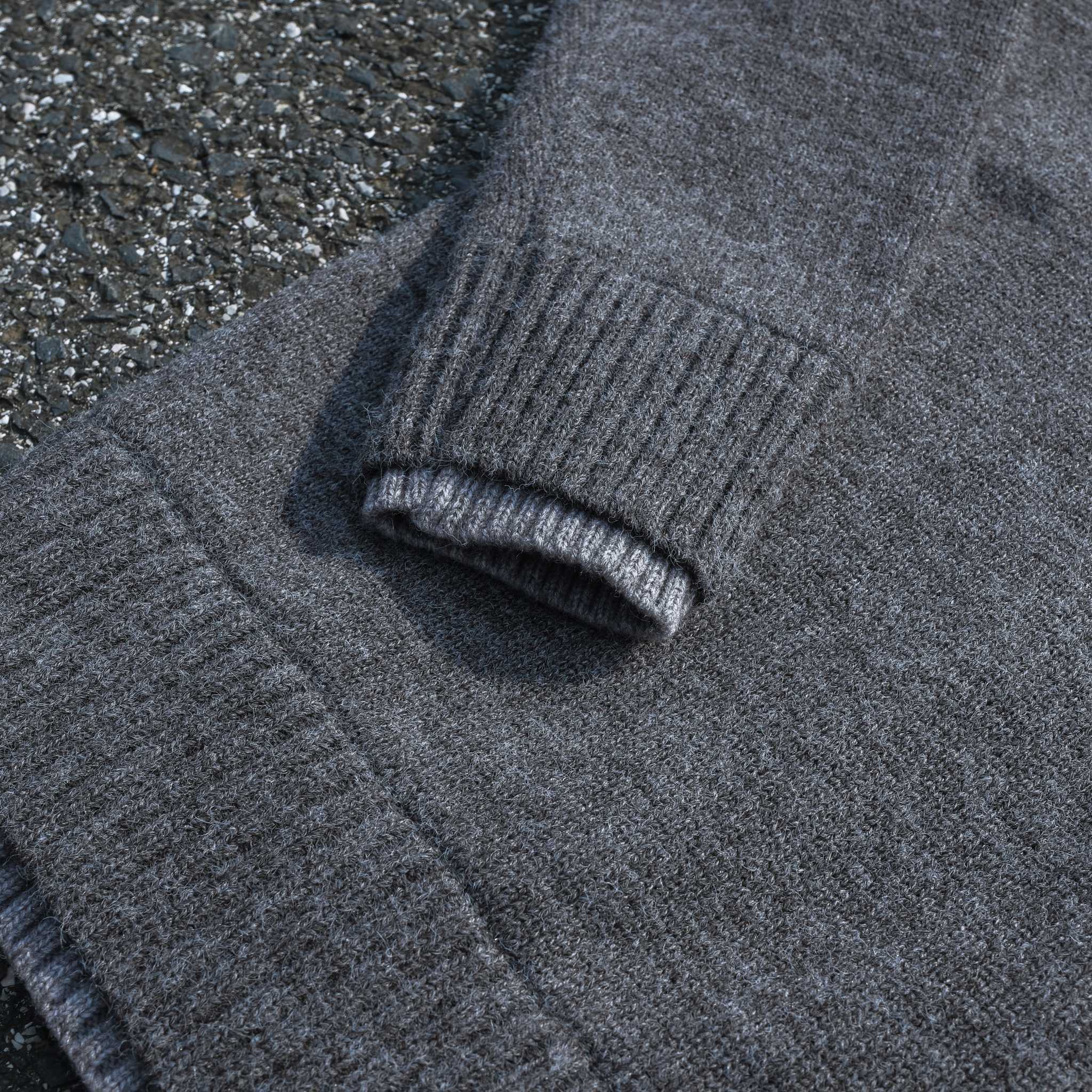 PRADA セーター ブレンドクルーネック カジュアル 2WAY ロゴ刺繍 ネイビー/ベージュ レザー - 画像 8