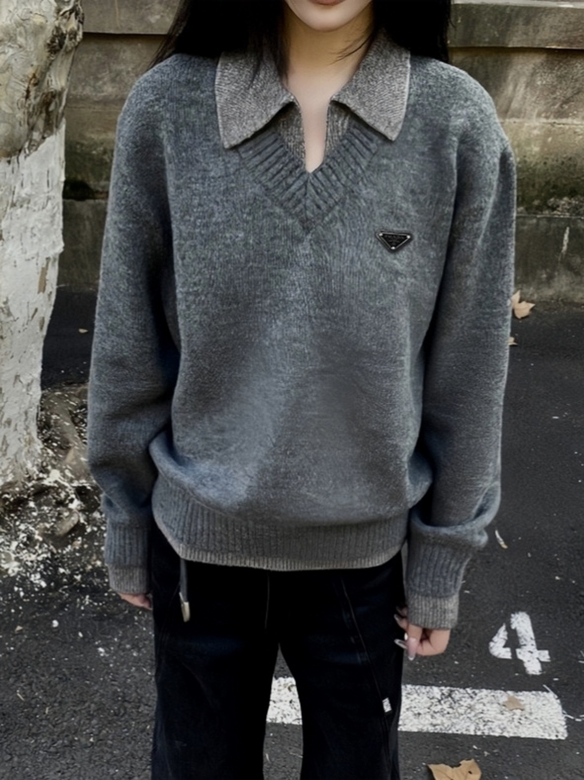 PRADA セーター ポロネック デザイン オーバーサイズ カジュアル ベージュ/グレー レザートリム - 画像 2