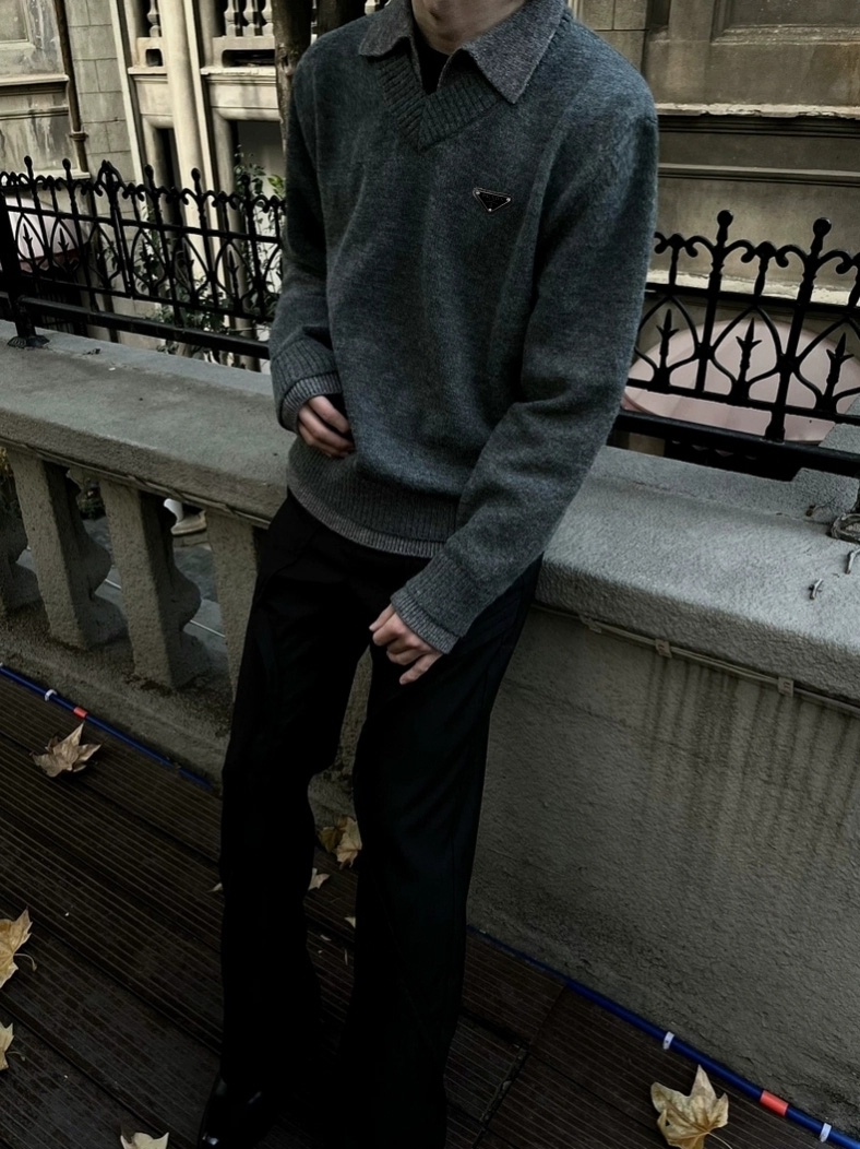 PRADA セーター ポロネック デザイン オーバーサイズ カジュアル ベージュ/グレー レザートリム - 画像 3