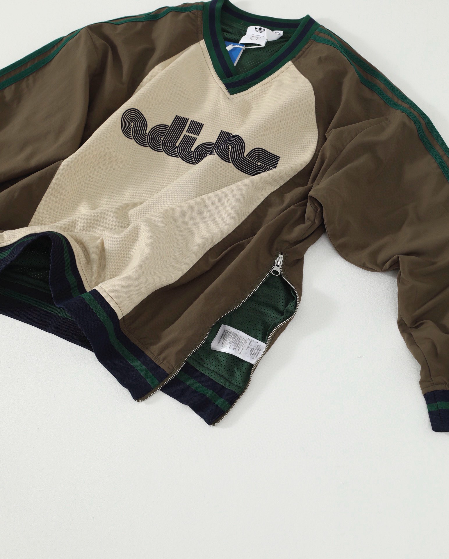 ADIDAS トレフォイル コラボ ジャケット カジュアル ブラックヘッド モデル ロゴ刺繍 ネイビー/ベージュ/オリーブ - 画像 3