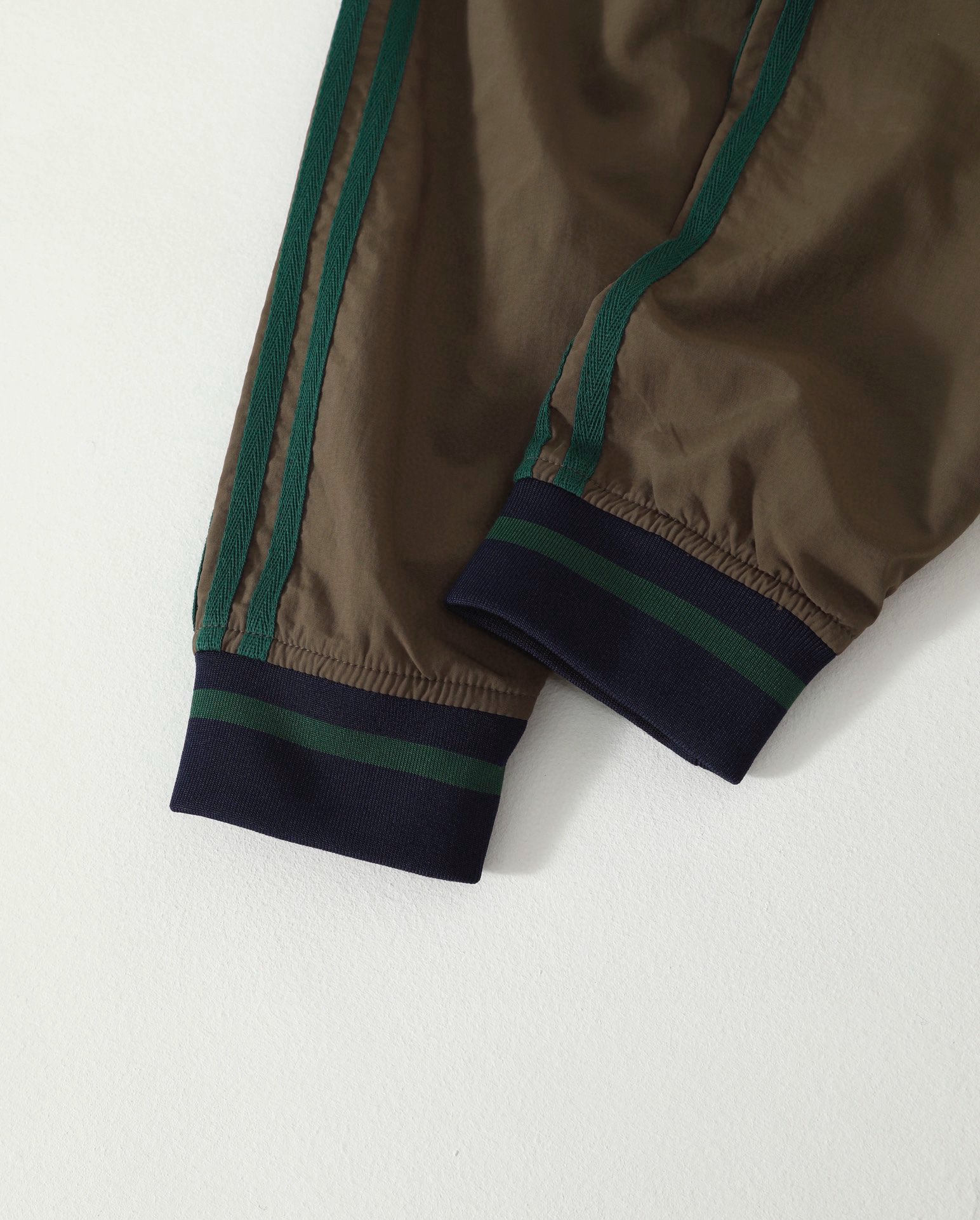 ADIDAS トレフォイル コラボ ジャケット カジュアル ブラックヘッド モデル ロゴ刺繍 ネイビー/ベージュ/オリーブ - 画像 9