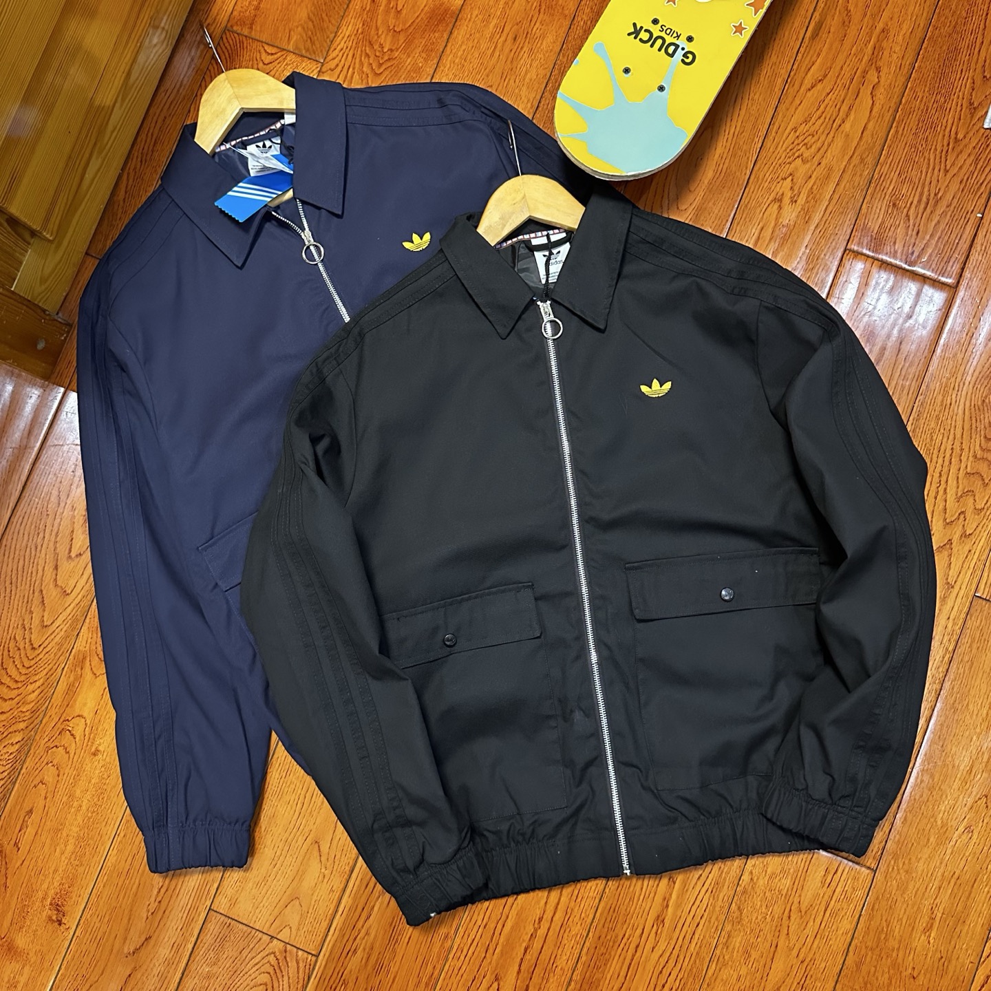 adidas ジャケット トラックジャケット 3ストライプス フロントジップ ポケット付き ブラック ネイビー ナイロン