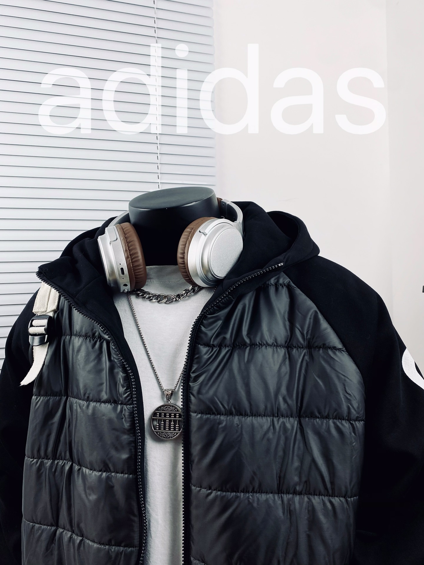 adidas ダウンベスト パーカー 2WAY フード付き ブラック/ブラック - 画像 3