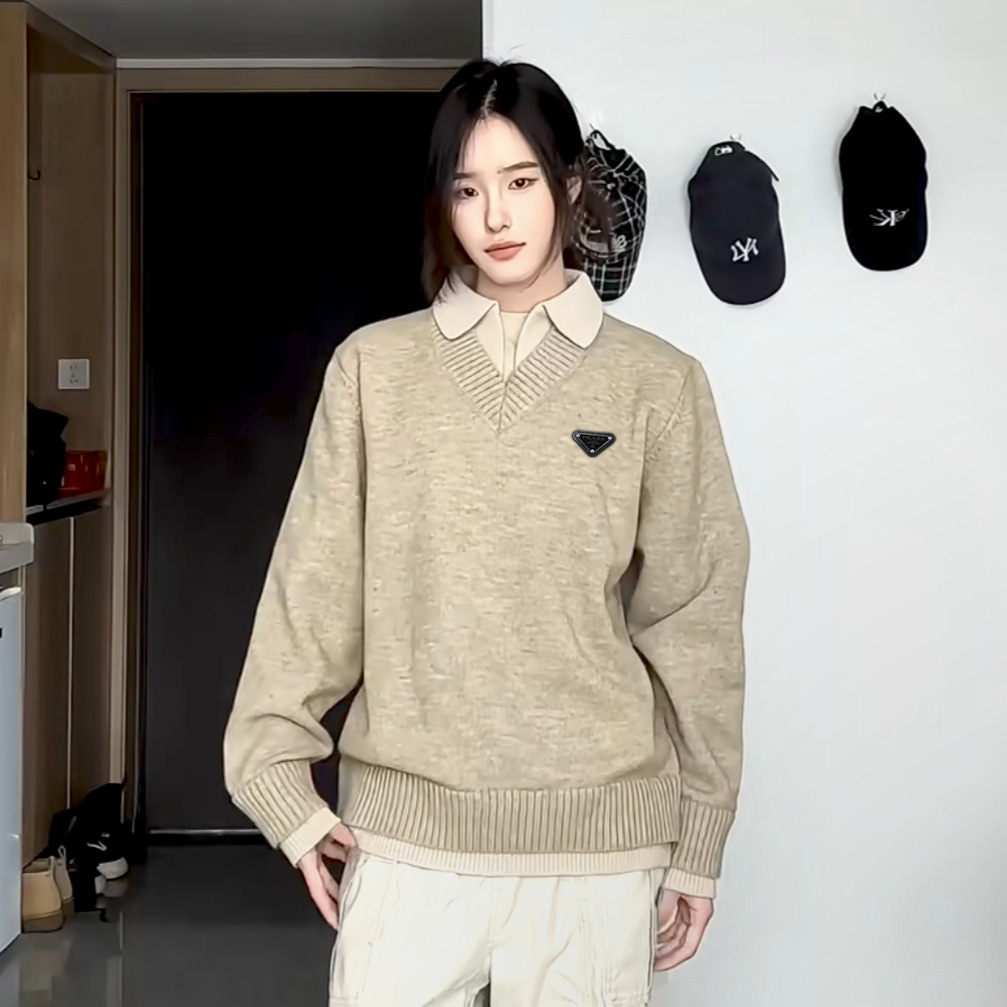 PRADA ニット セーター ポロネック ミニロゴ刺繍 上質デザイン ブラック/グレー/ベージュ レザー調タグ付き - 画像 4