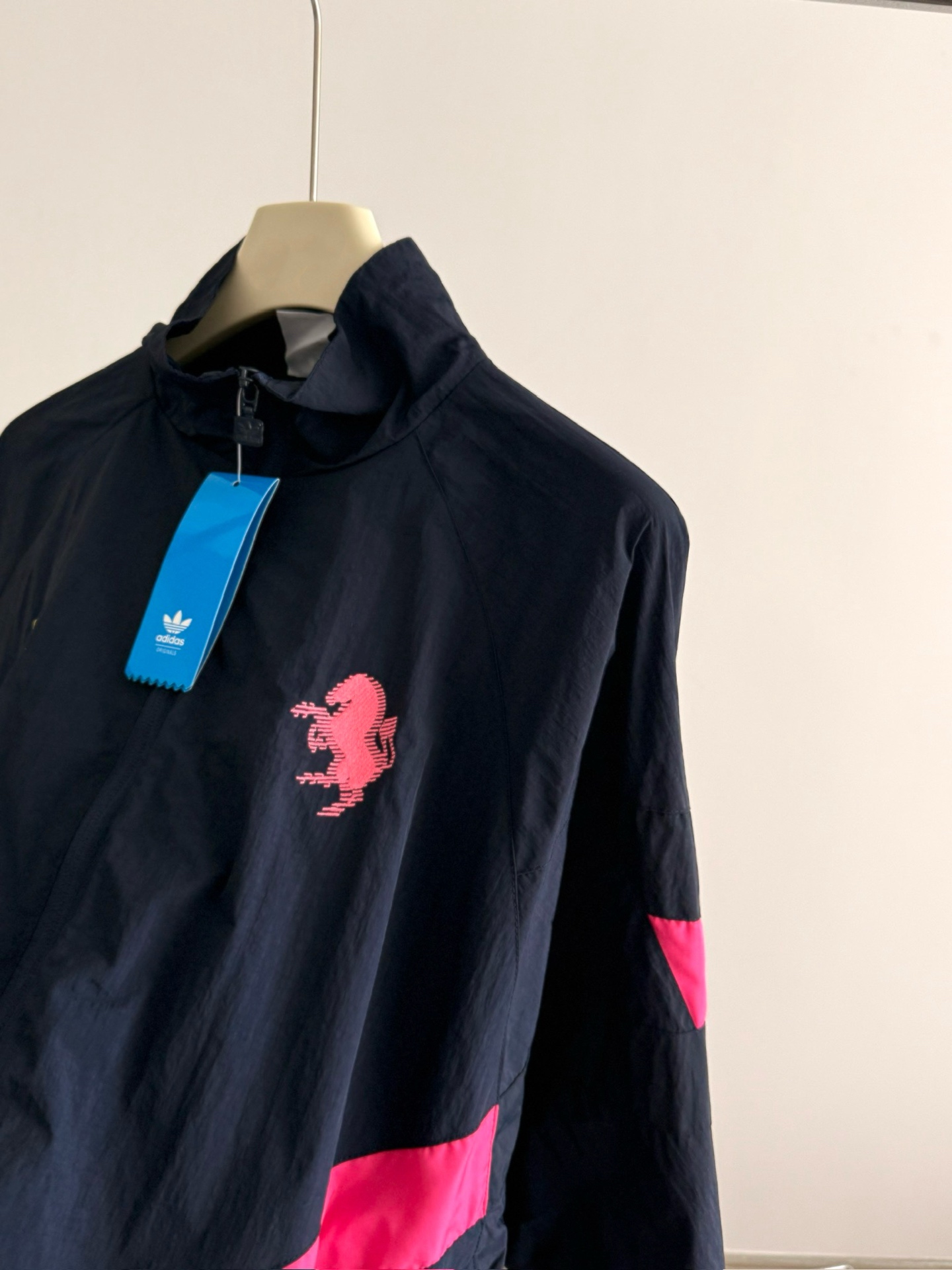 ADIDAS ジャケット リアルOG TT ジュventusコラボ ミニサイズ ネイビー/ピンク/イエロー ナイロン - 画像 4