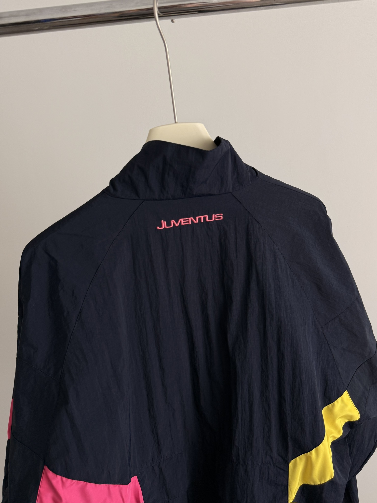 ADIDAS ジャケット リアルOG TT ジュventusコラボ ミニサイズ ネイビー/ピンク/イエロー ナイロン - 画像 5