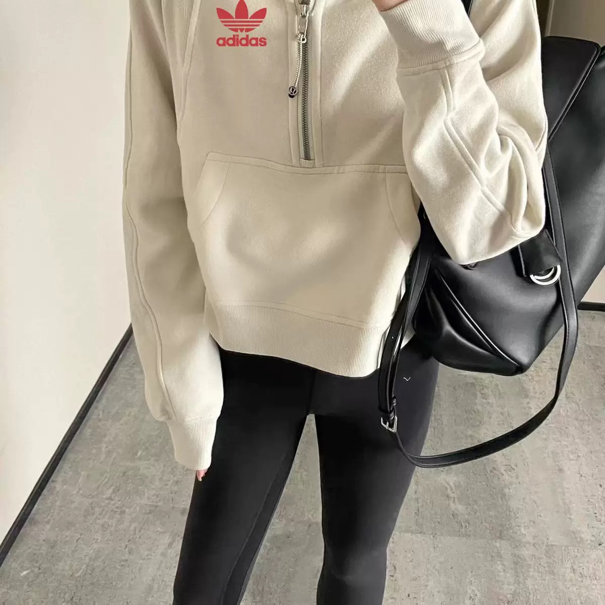 adidas トレフォイル パーカー 半ジップ フード付き カジュアル ロゴプリント ホワイト ファンシーな素材感 - 画像 2