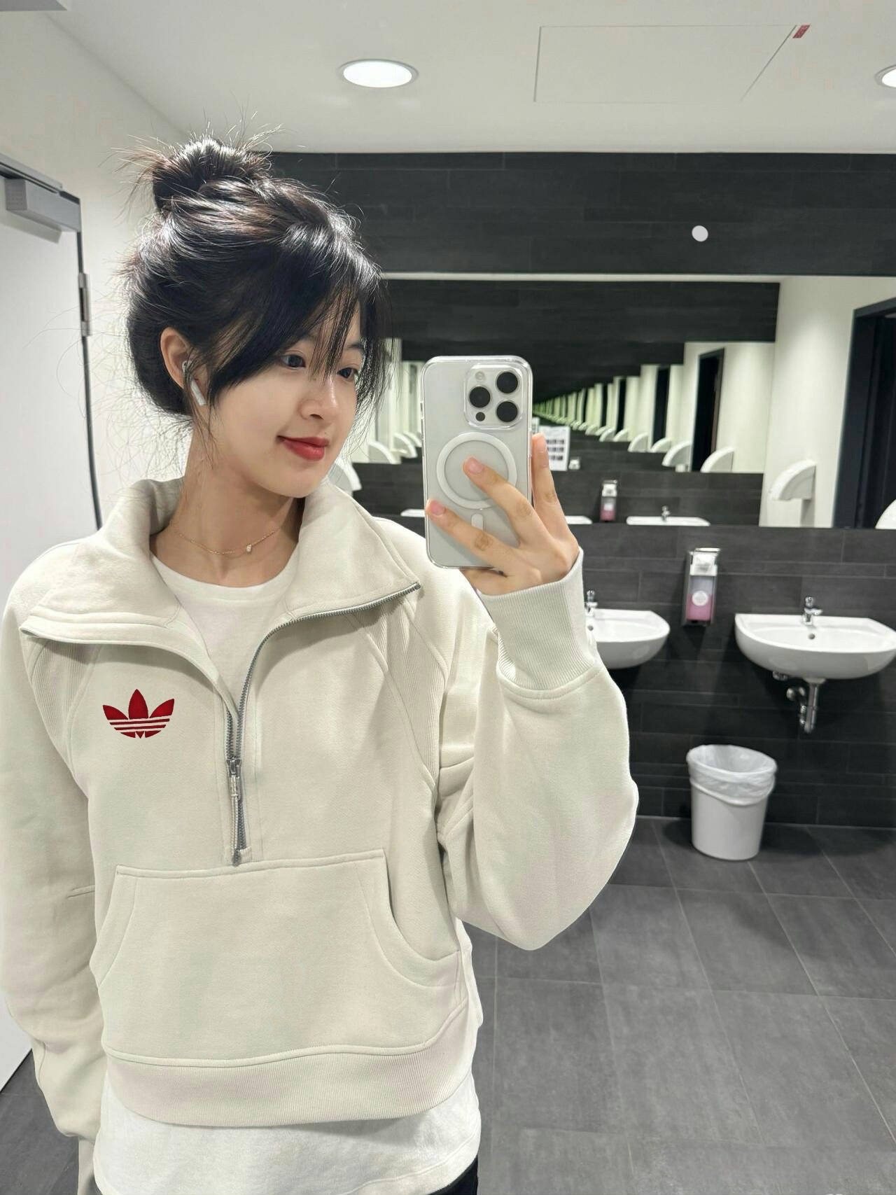 adidas トレフォイル パーカー 半ジップ フード付き カジュアル ロゴプリント ホワイト ファンシーな素材感 - 画像 3