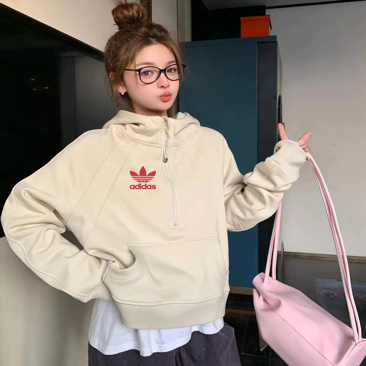 adidas トレフォイル パーカー 半ジップ フード付き カジュアル ロゴプリント ホワイト ファンシーな素材感 - 画像 4