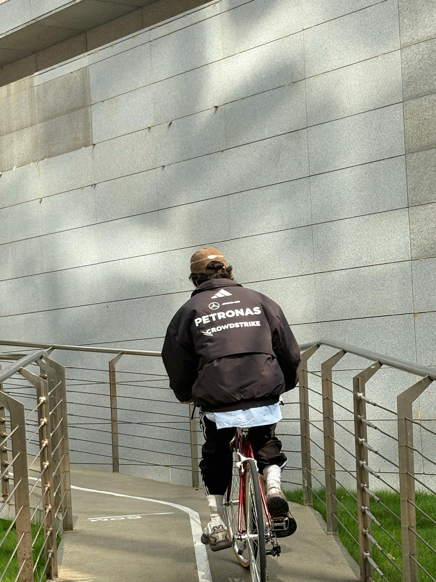 ADIDAS メルセデスAMG F1 チームジャケット レーシングウエア パーカー ブラック ナイロン - 画像 3