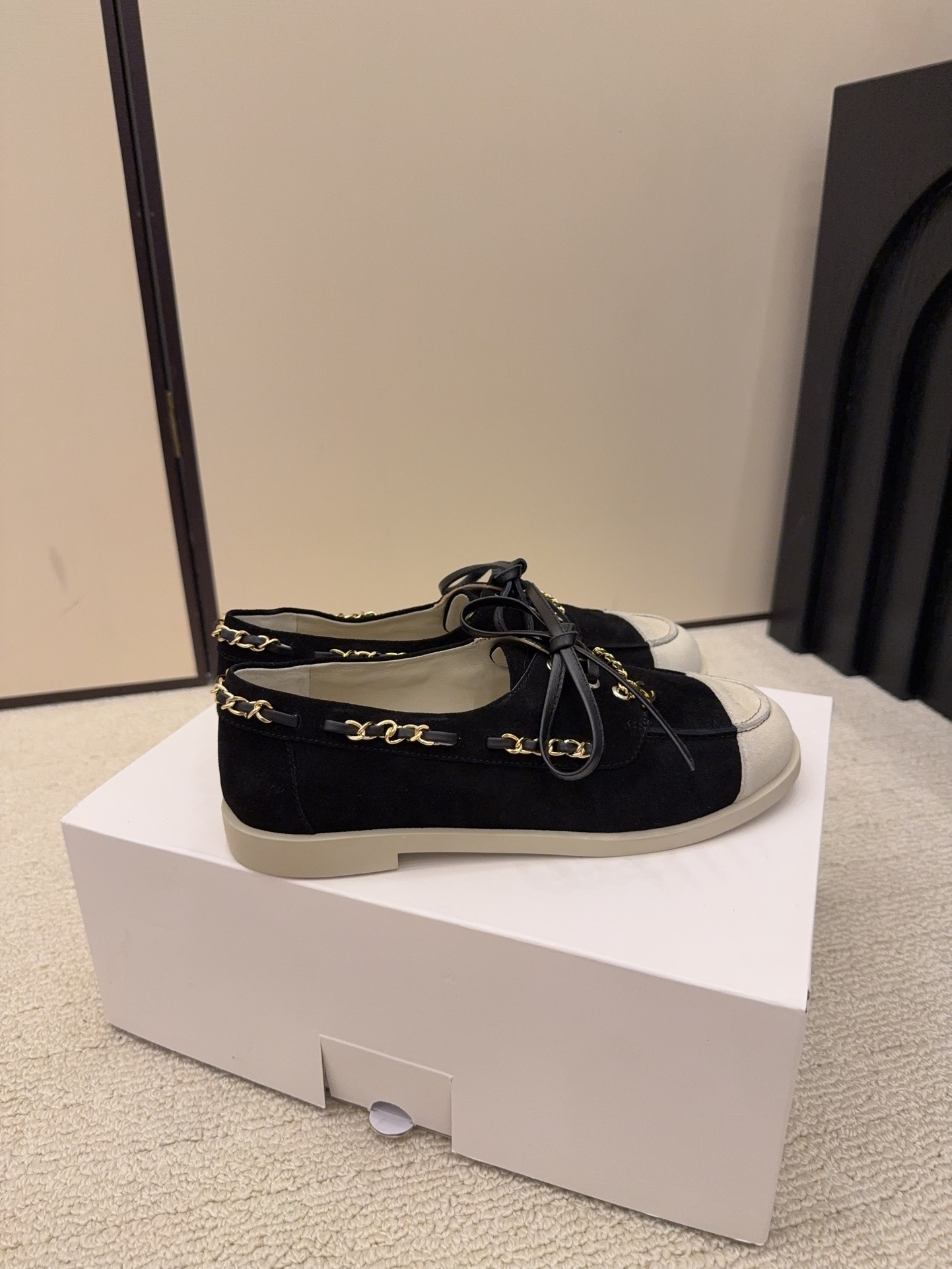 シャネル シューズ レディース メンズ 兼用 シンプル スタイル 黒 2WAY チェーン デザイン 通勤 通学 カジュアル - 画像 4