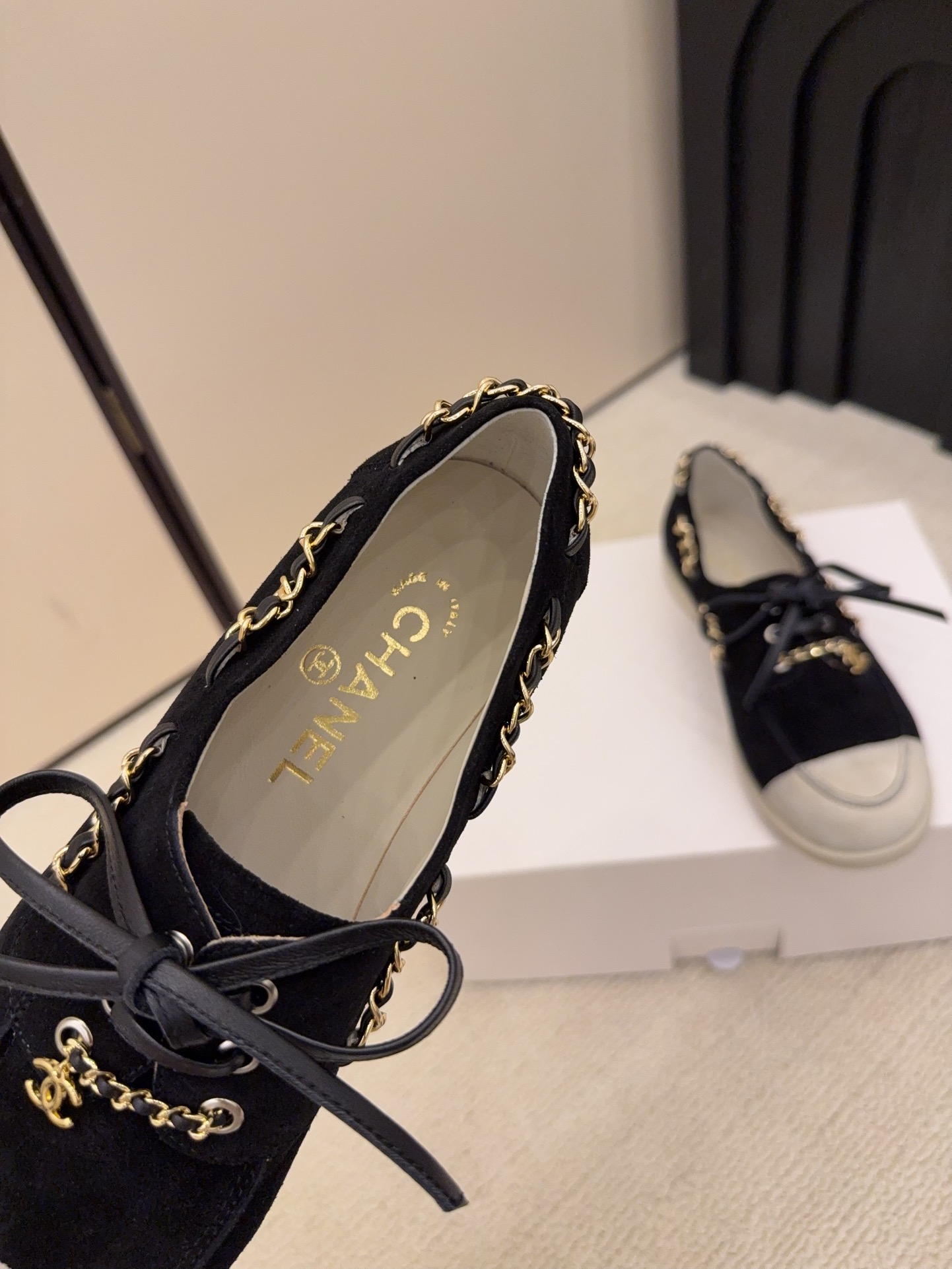 シャネル シューズ レディース メンズ 兼用 シンプル スタイル 黒 2WAY チェーン デザイン 通勤 通学 カジュアル - 画像 5