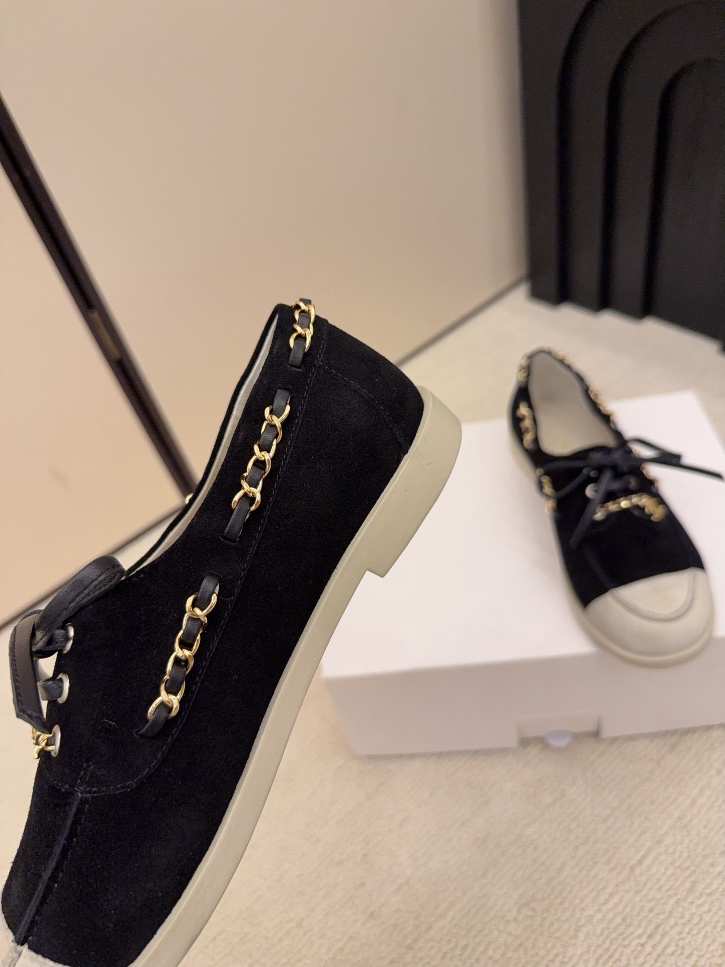 シャネル シューズ レディース メンズ 兼用 シンプル スタイル 黒 2WAY チェーン デザイン 通勤 通学 カジュアル - 画像 6