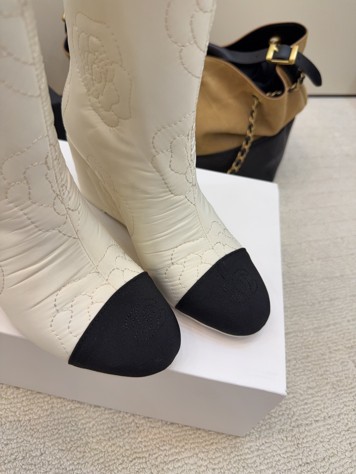 CHANEL シャネル ウェッジブーツ 本革 ロングブーツ ブラック ホワイト 36C - 画像 9