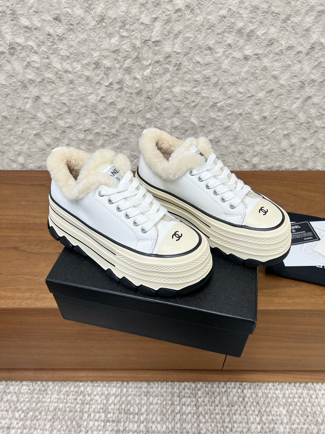 シャネル シューズ レディース メンズ 兼用 ファー付き プラットフォーム スニーカー 軽量 白 ブラック - 画像 2