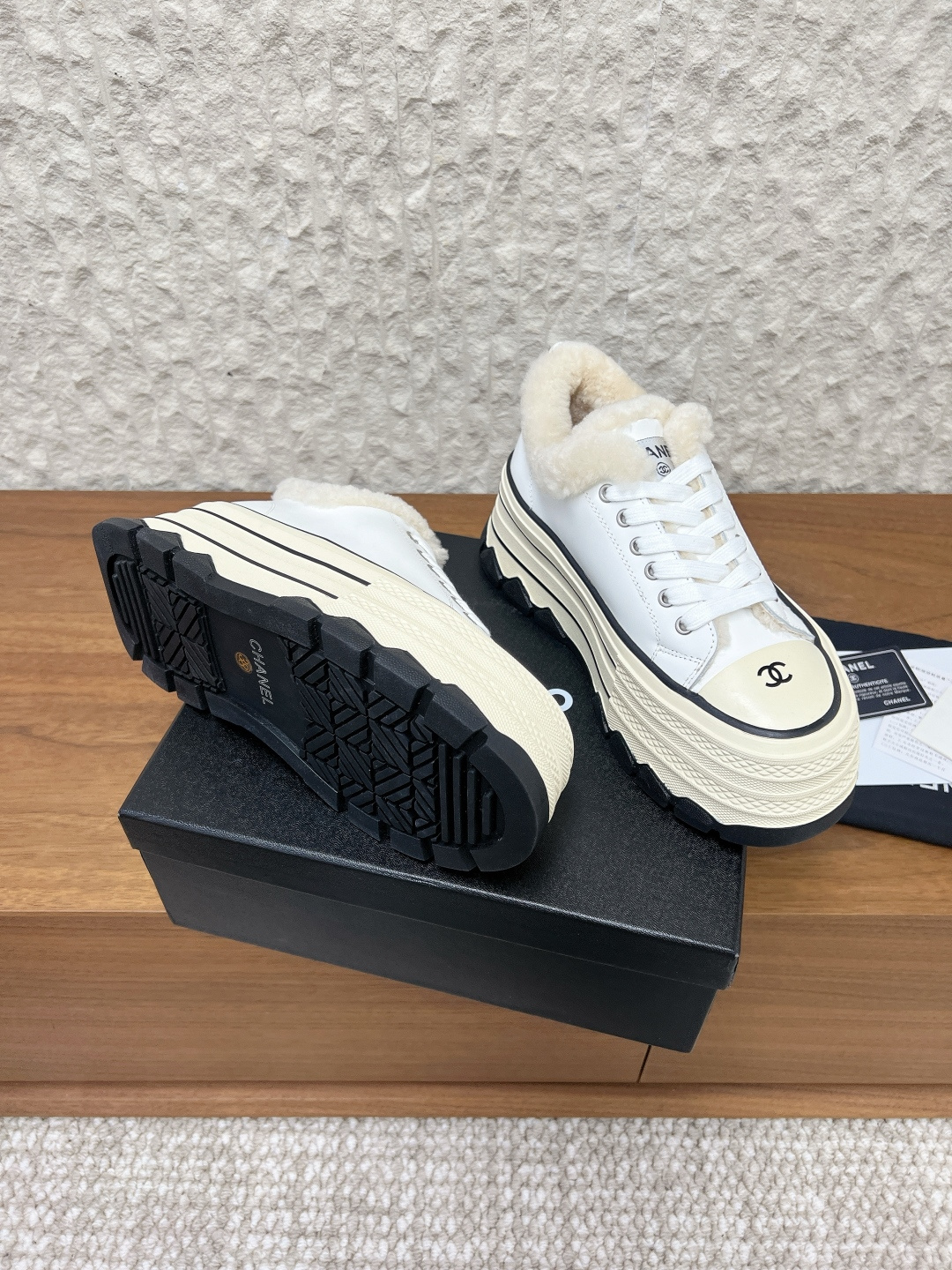 シャネル シューズ レディース メンズ 兼用 ファー付き プラットフォーム スニーカー 軽量 白 ブラック - 画像 3