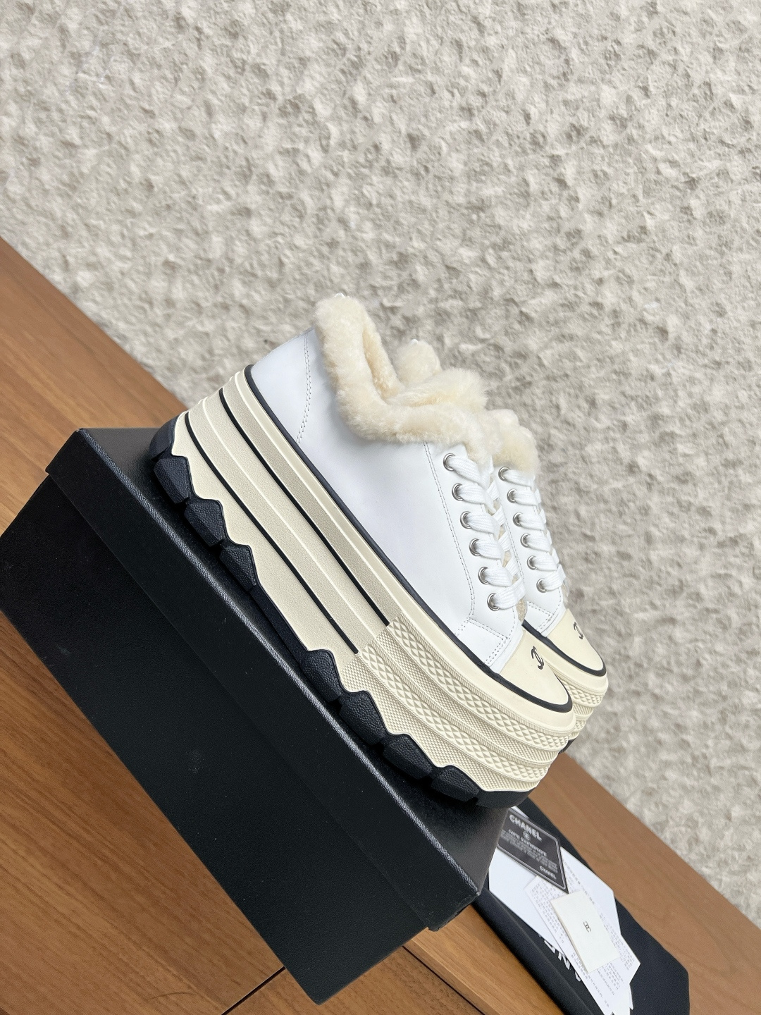 シャネル シューズ レディース メンズ 兼用 ファー付き プラットフォーム スニーカー 軽量 白 ブラック - 画像 5