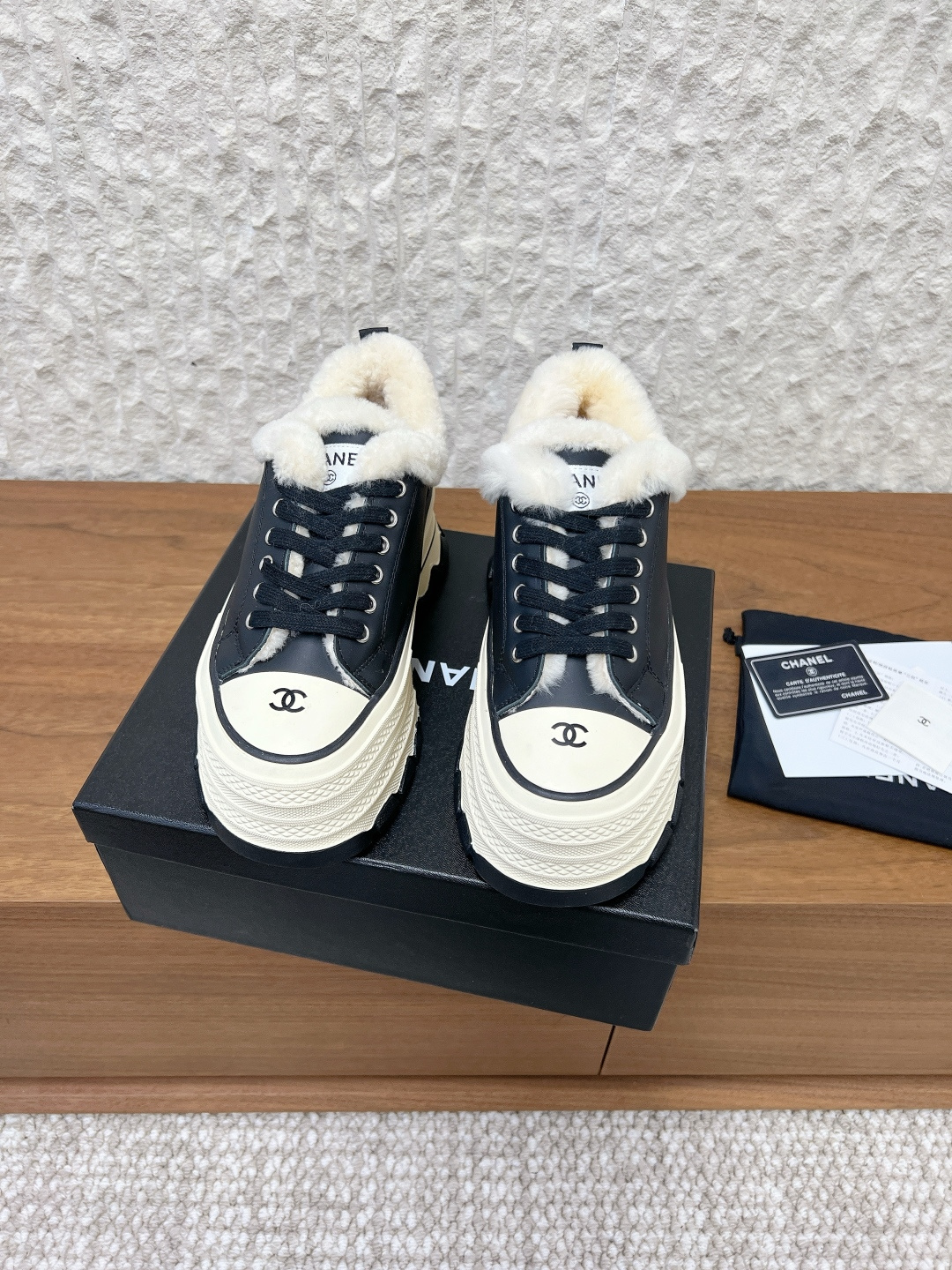 シャネル シューズ レディース メンズ 兼用 ファー付き プラットフォームスニーカー 保温 防滑 黒 インソール抜群