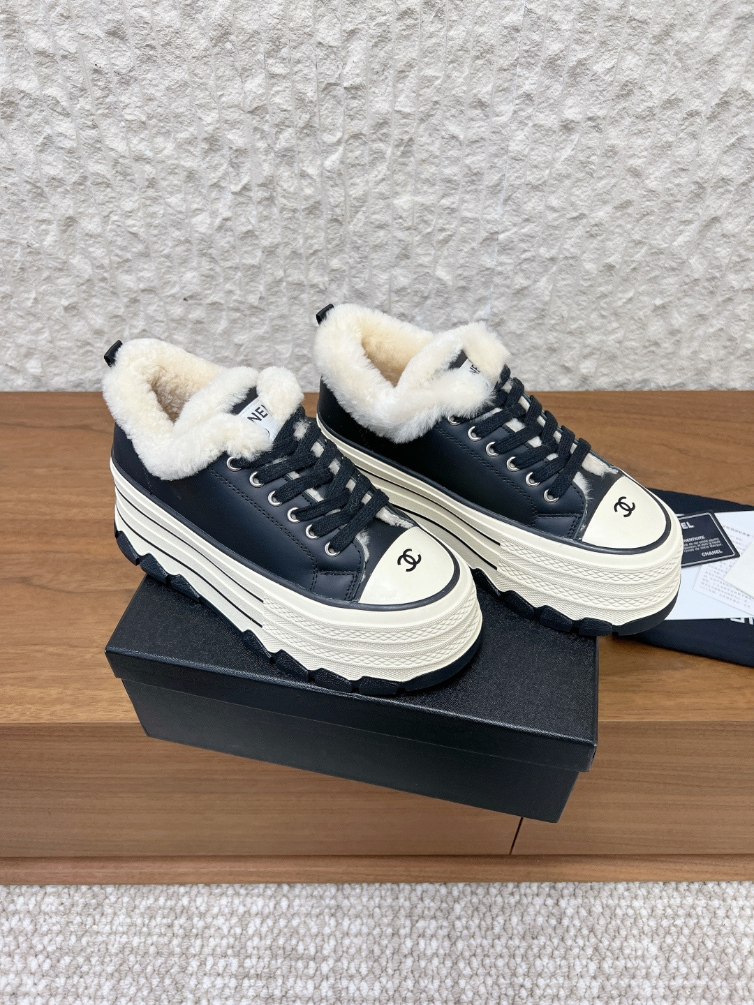 シャネル シューズ レディース メンズ 兼用 ファー付き プラットフォームスニーカー 保温 防滑 黒 インソール抜群 - 画像 2