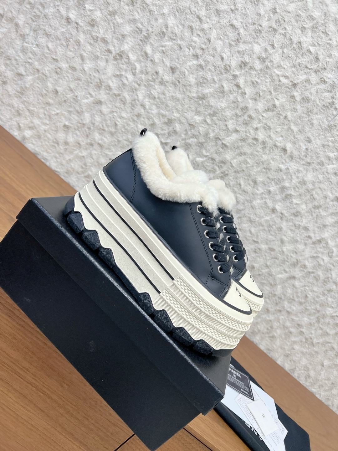 シャネル シューズ レディース メンズ 兼用 ファー付き プラットフォームスニーカー 保温 防滑 黒 インソール抜群 - 画像 5