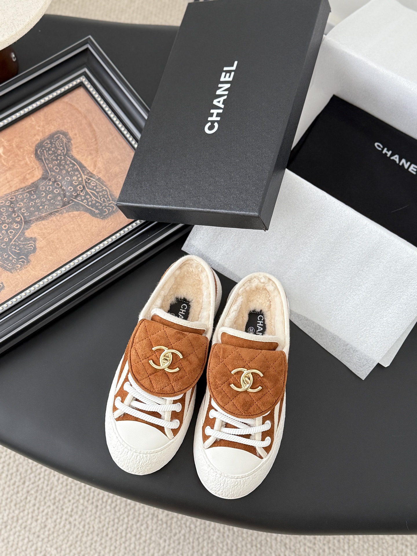 CHANEL シューズ レディース メンズ 兼用 フラットシューズ シューズ ベージュ 通勤 通学 保温 2WAY シンプル あたたかい 靴 かわいい おしゃれ ブランド 本革 細かい加工 送料無料