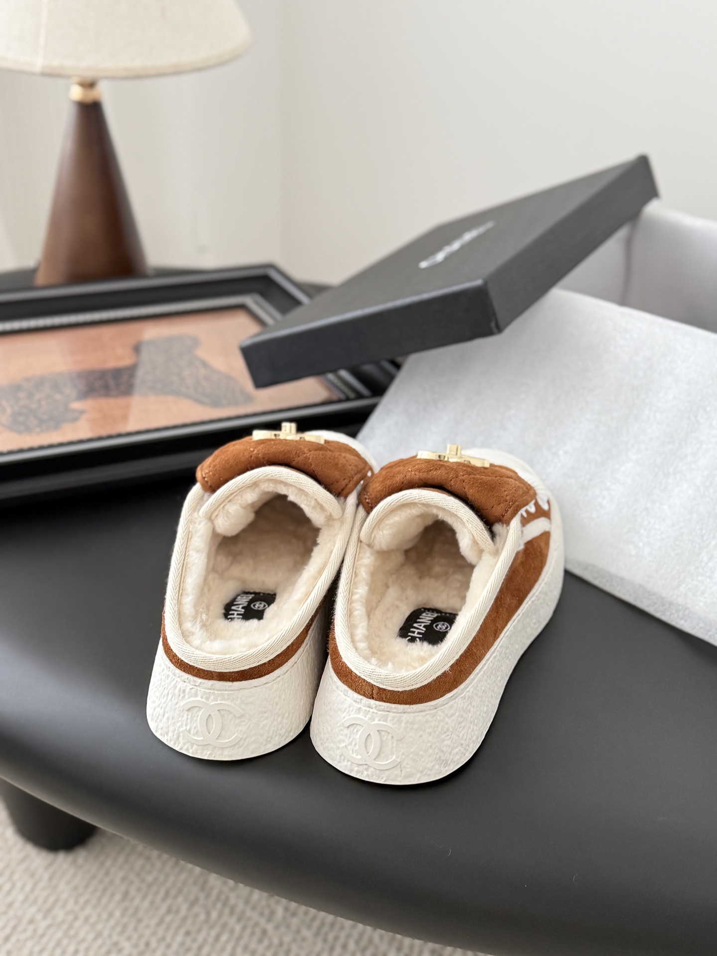 CHANEL シューズ レディース メンズ 兼用 フラットシューズ シューズ ベージュ 通勤 通学 保温 2WAY シンプル あたたかい 靴 かわいい おしゃれ ブランド 本革 細かい加工 送料無料 - 画像 3