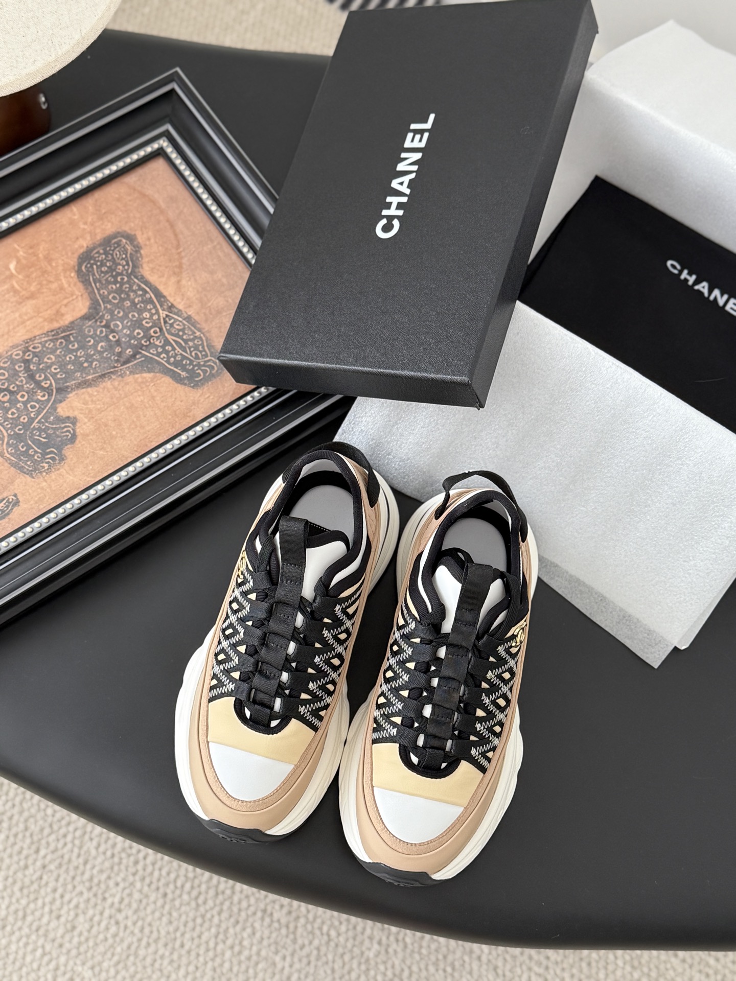 シャネル スニーカー レディース メンズ 兼用 ブラック ホワイト カーキ 2WAY 本革 ブランド スポーツシューズ 高級感 通勤 通学 旅行 人気 2024 新作 38-43サイズ対応