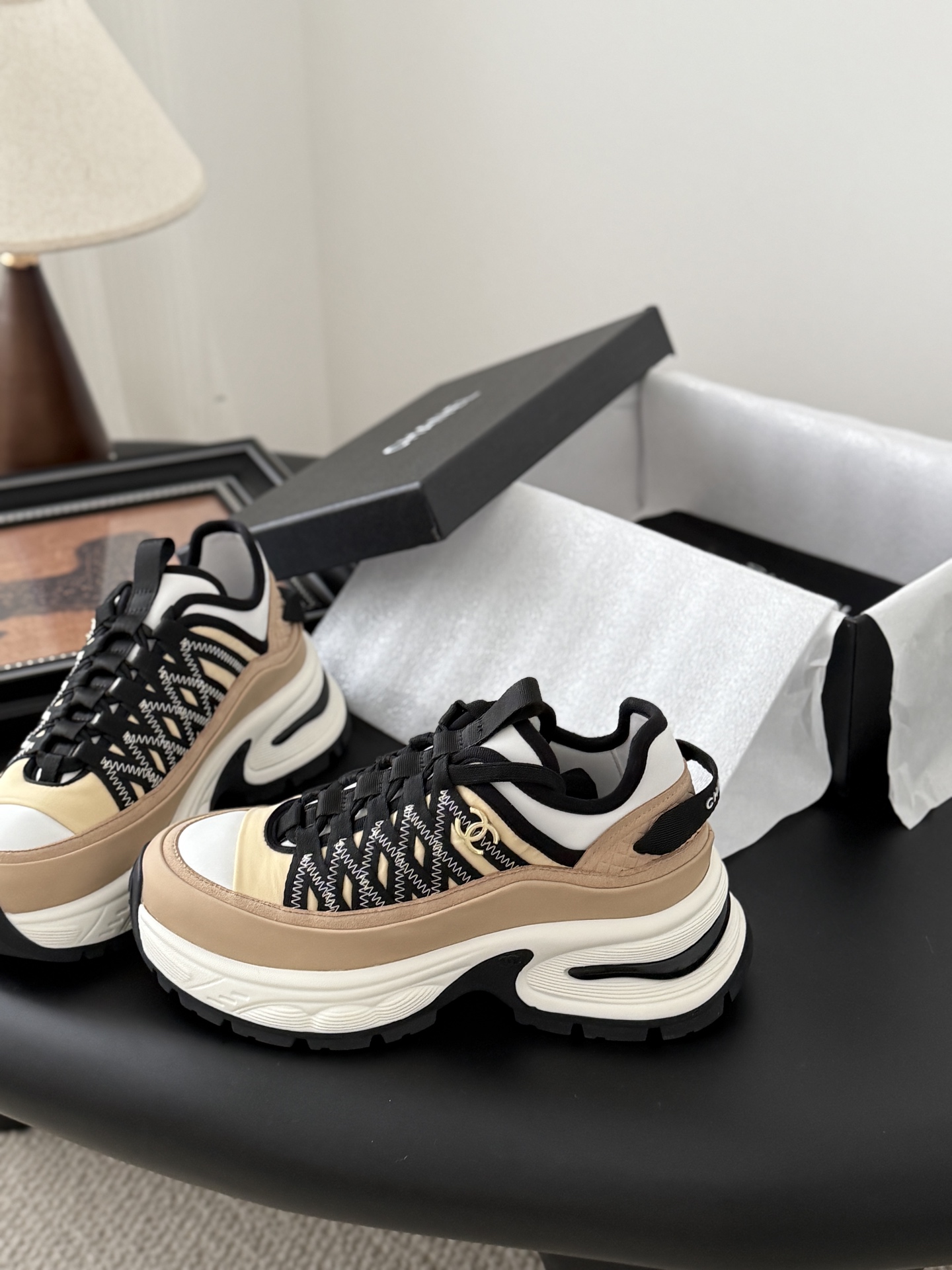 シャネル スニーカー レディース メンズ 兼用 ブラック ホワイト カーキ 2WAY 本革 ブランド スポーツシューズ 高級感 通勤 通学 旅行 人気 2024 新作 38-43サイズ対応 - 画像 2