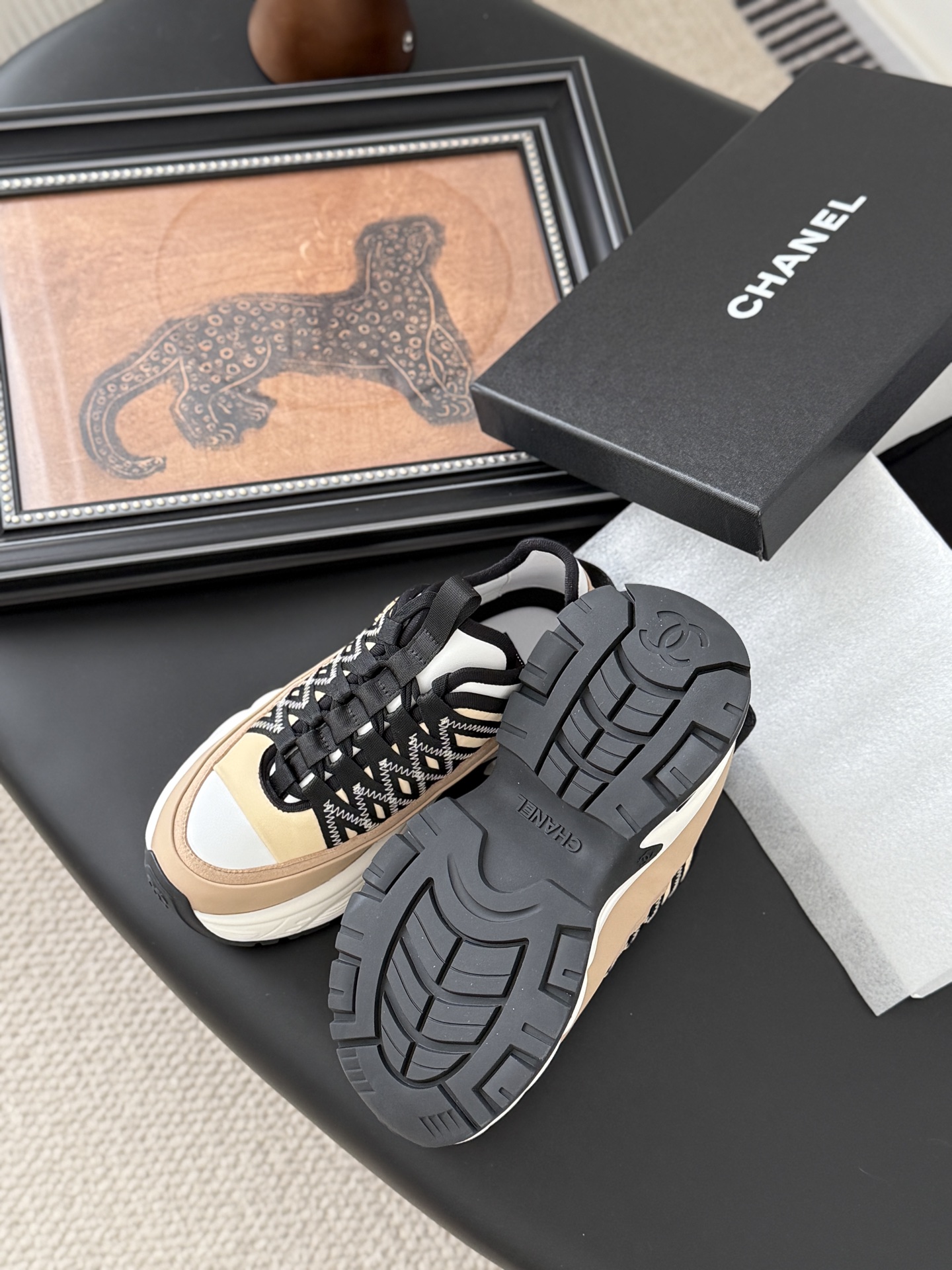 シャネル スニーカー レディース メンズ 兼用 ブラック ホワイト カーキ 2WAY 本革 ブランド スポーツシューズ 高級感 通勤 通学 旅行 人気 2024 新作 38-43サイズ対応 - 画像 5