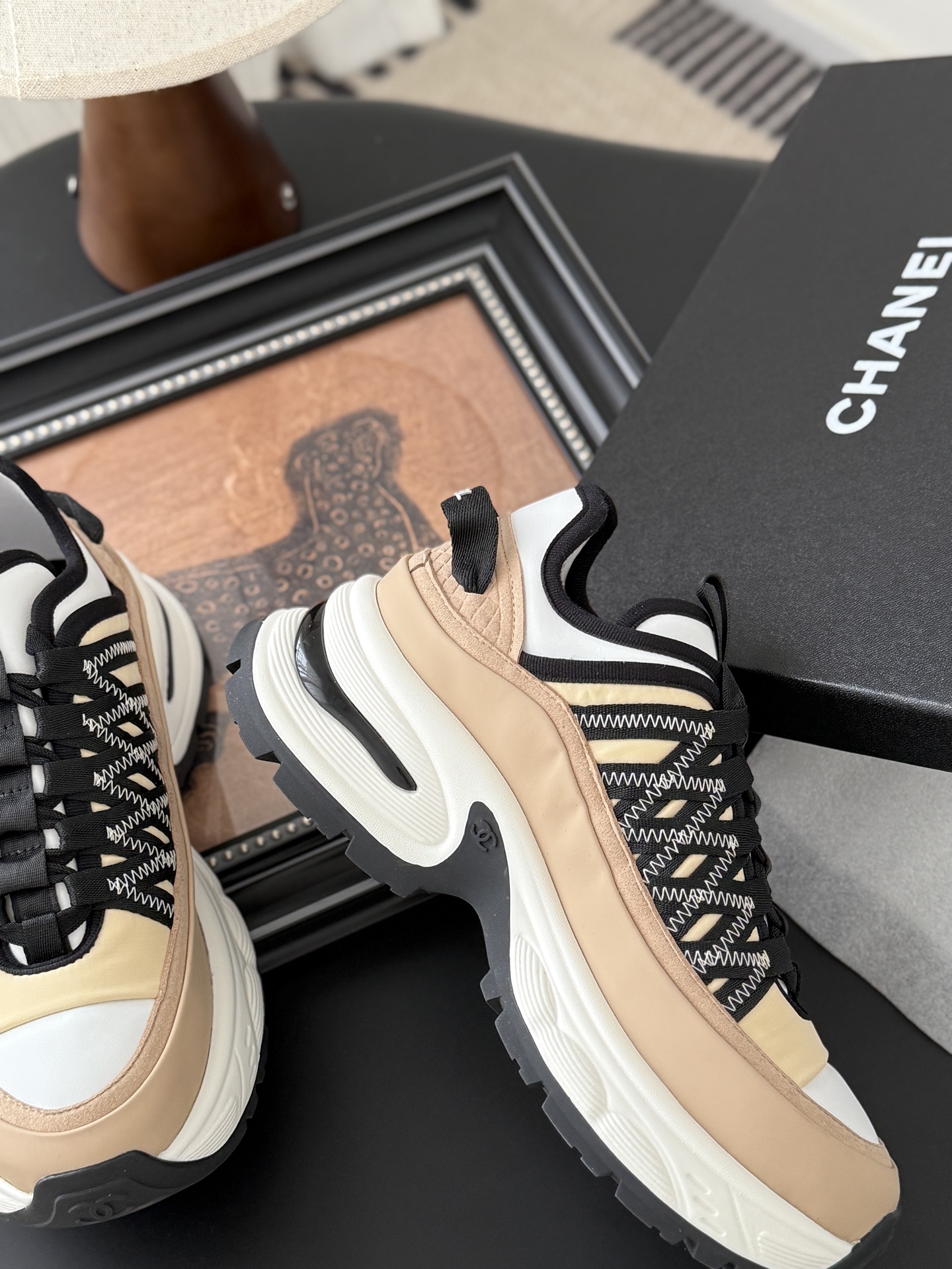 シャネル スニーカー レディース メンズ 兼用 ブラック ホワイト カーキ 2WAY 本革 ブランド スポーツシューズ 高級感 通勤 通学 旅行 人気 2024 新作 38-43サイズ対応 - 画像 6