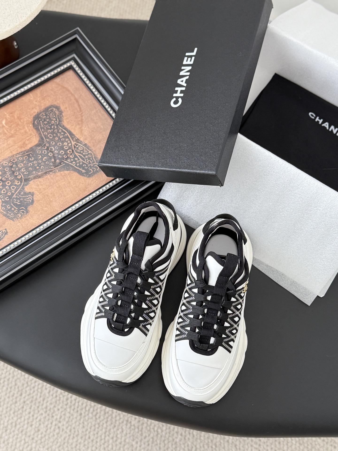 シャネル ロゴスニーカー レディース メンズ 兼用 軽量 通勤 通学 ブラック ホワイト シューズ 38-42 黒 白