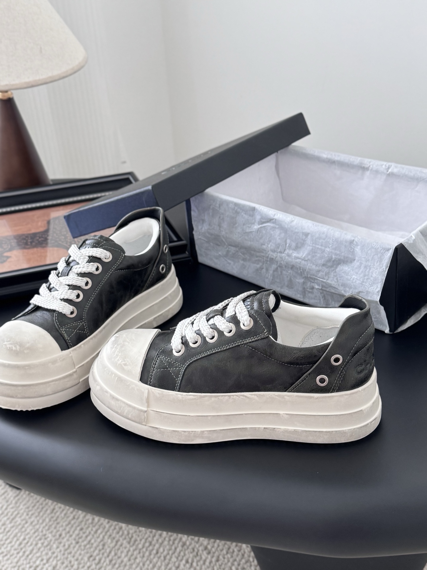 シャネル シューズ レディース メンズ 兼用 通勤 通学 シンプル 黒 白 2WAY - 画像 2