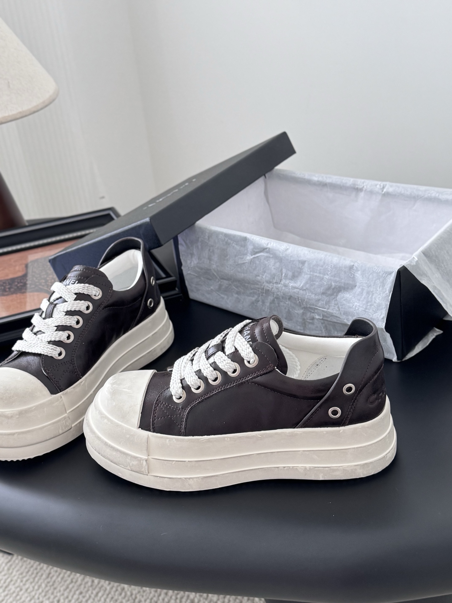 シャネル レディース メンズ 兼用 スニーカー 軽量 大容量 ブラック 白 レトロ ブラック 38 39 40 41 42 43 - 画像 2