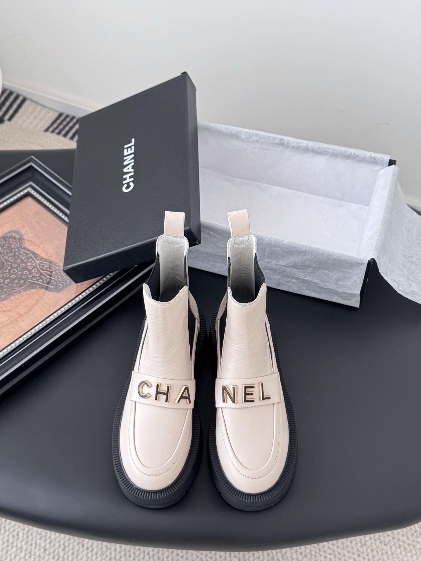 CHANEL シャネル チャネルブーツ フラットシューズ 本革 通勤 ブラック ホワイト 全2色