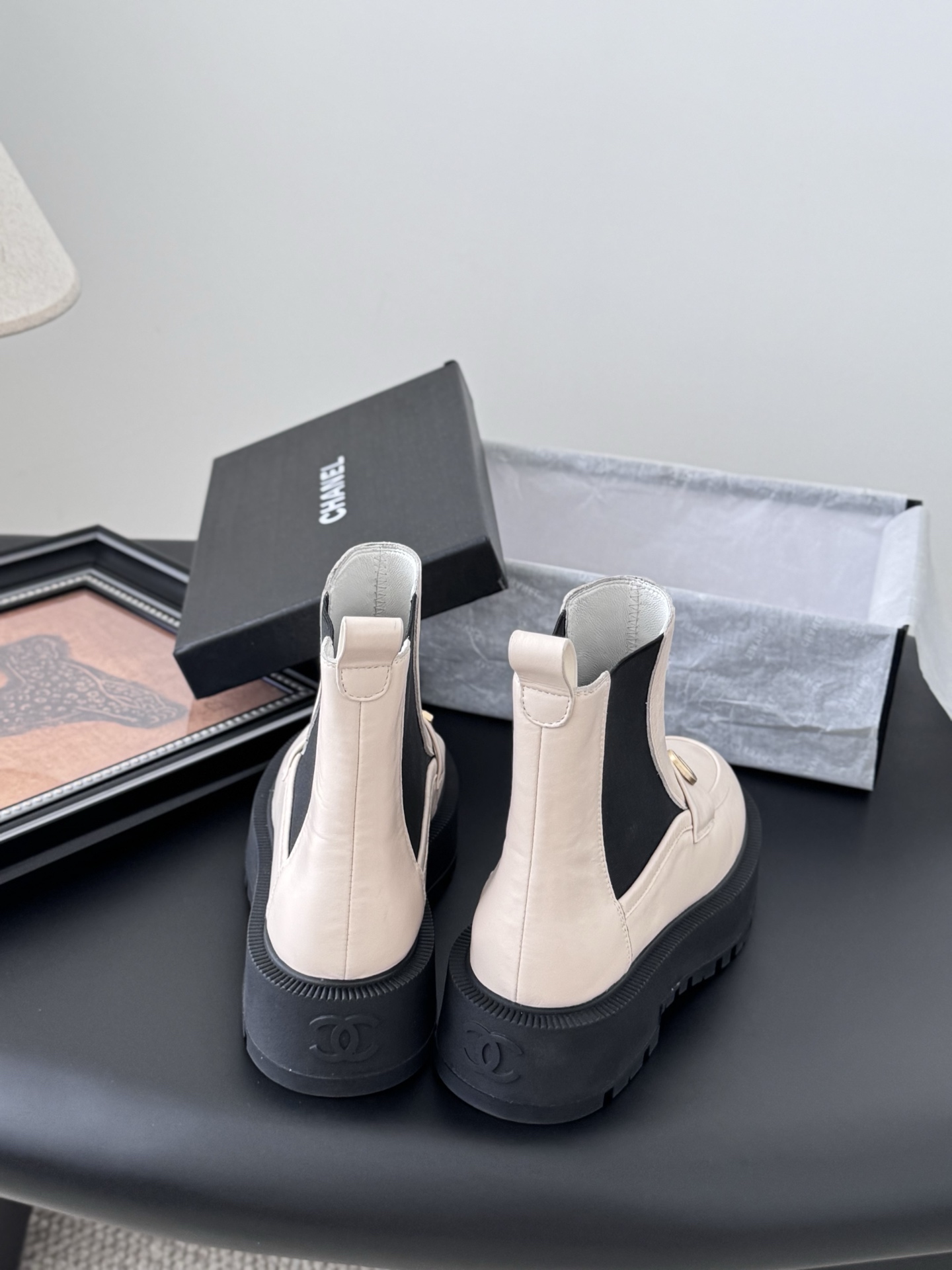 CHANEL シャネル チャネルブーツ フラットシューズ 本革 通勤 ブラック ホワイト 全2色 - 画像 6