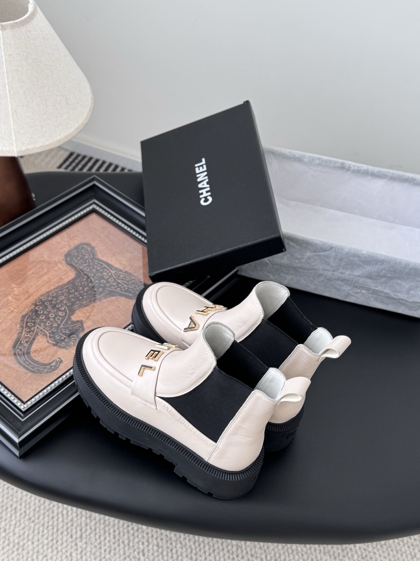 CHANEL シャネル チャネルブーツ フラットシューズ 本革 通勤 ブラック ホワイト 全2色 - 画像 7