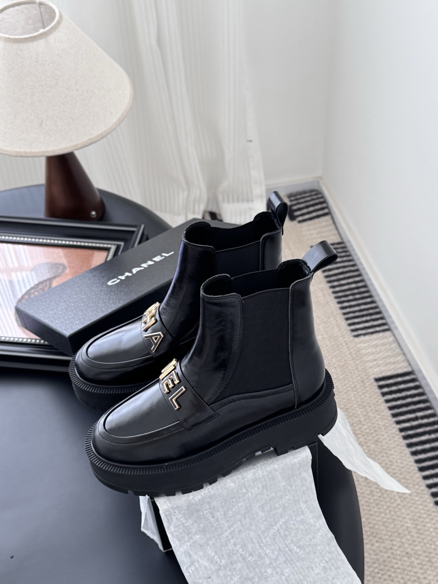 シャネル チャンル シンプル レディース メンズ 兼用 ブーツ 黒 2WAY 撥水 高級感 通勤 通学 - 画像 9