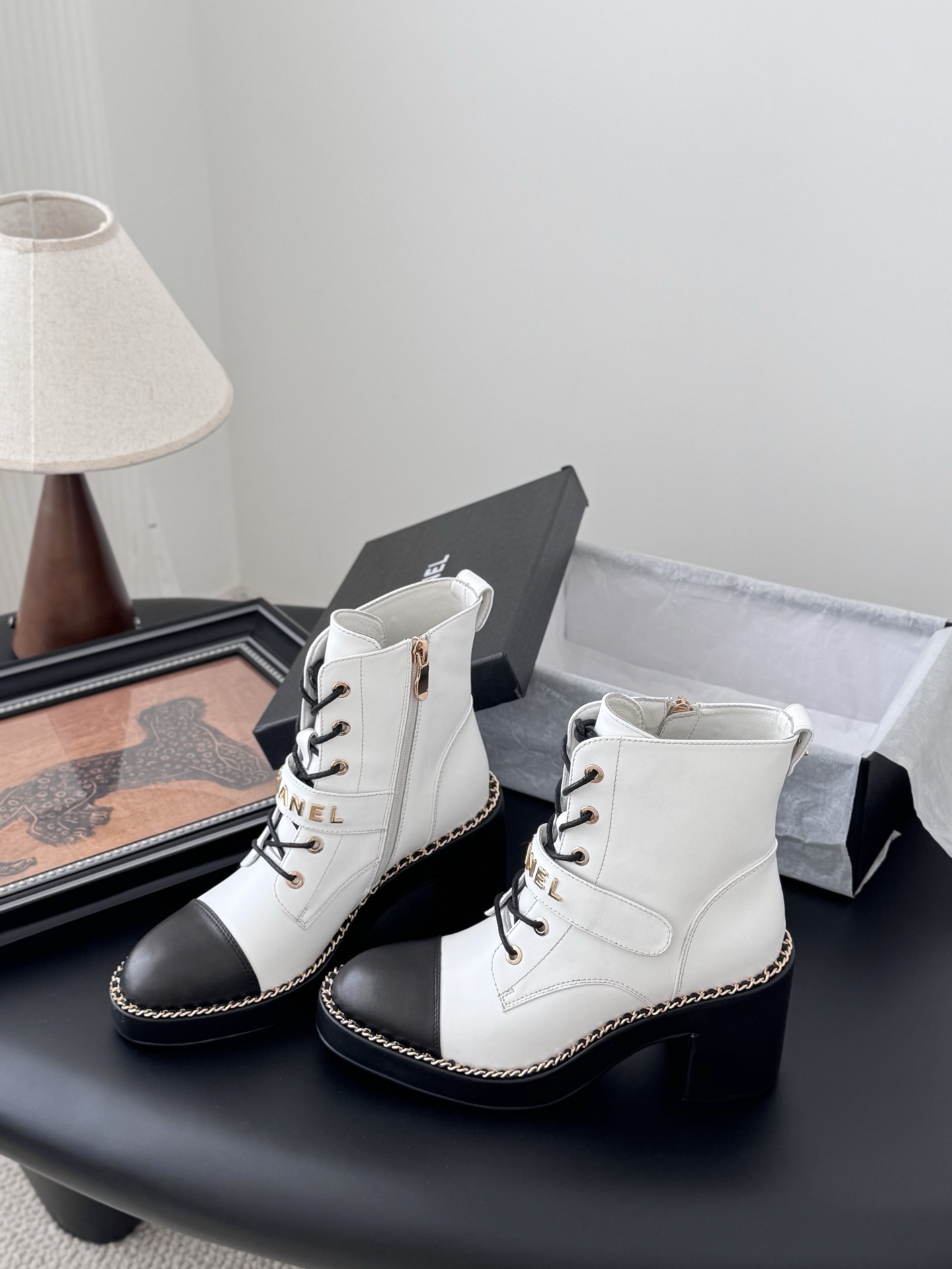 シャネル シューズ レディース メンズ 兼用 ブーツ ブラック ホワイト シンプル 通勤 通学 2WAY サイドジップ ファッション ブーツ 36 37 38 39 40 41 42 - 画像 2