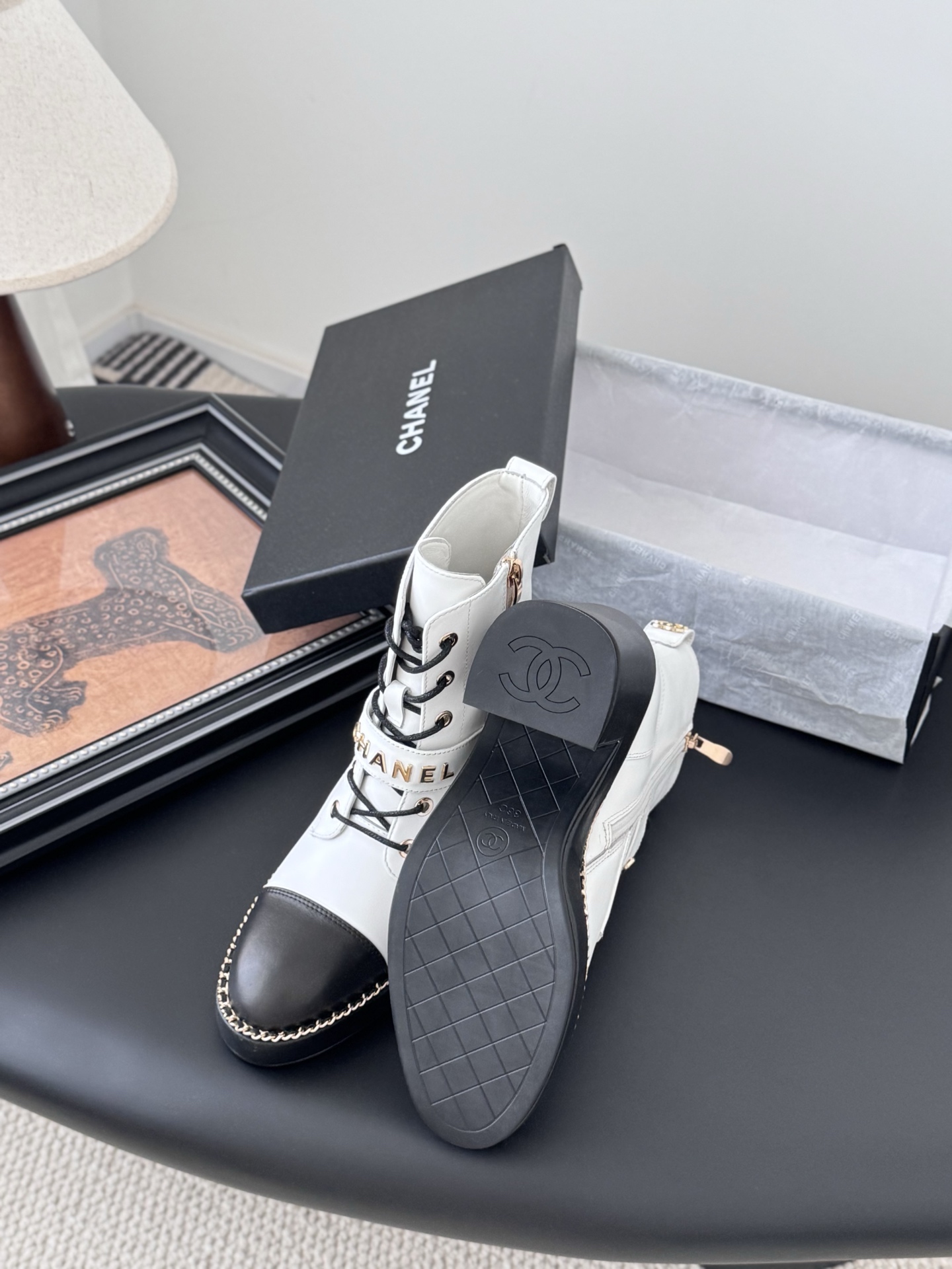 シャネル シューズ レディース メンズ 兼用 ブーツ ブラック ホワイト シンプル 通勤 通学 2WAY サイドジップ ファッション ブーツ 36 37 38 39 40 41 42 - 画像 4